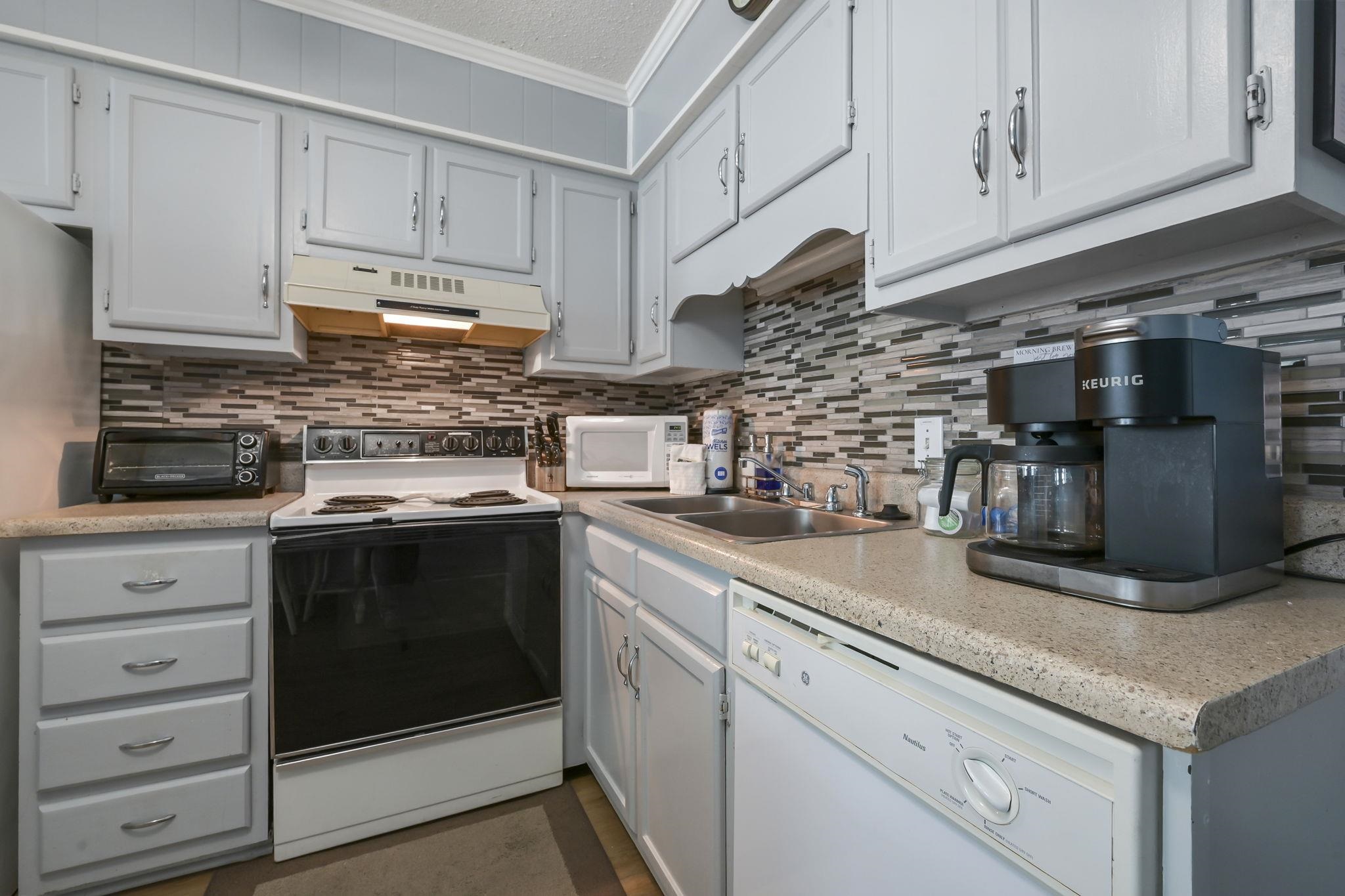 9520 Shore Dr. Property Photo 7