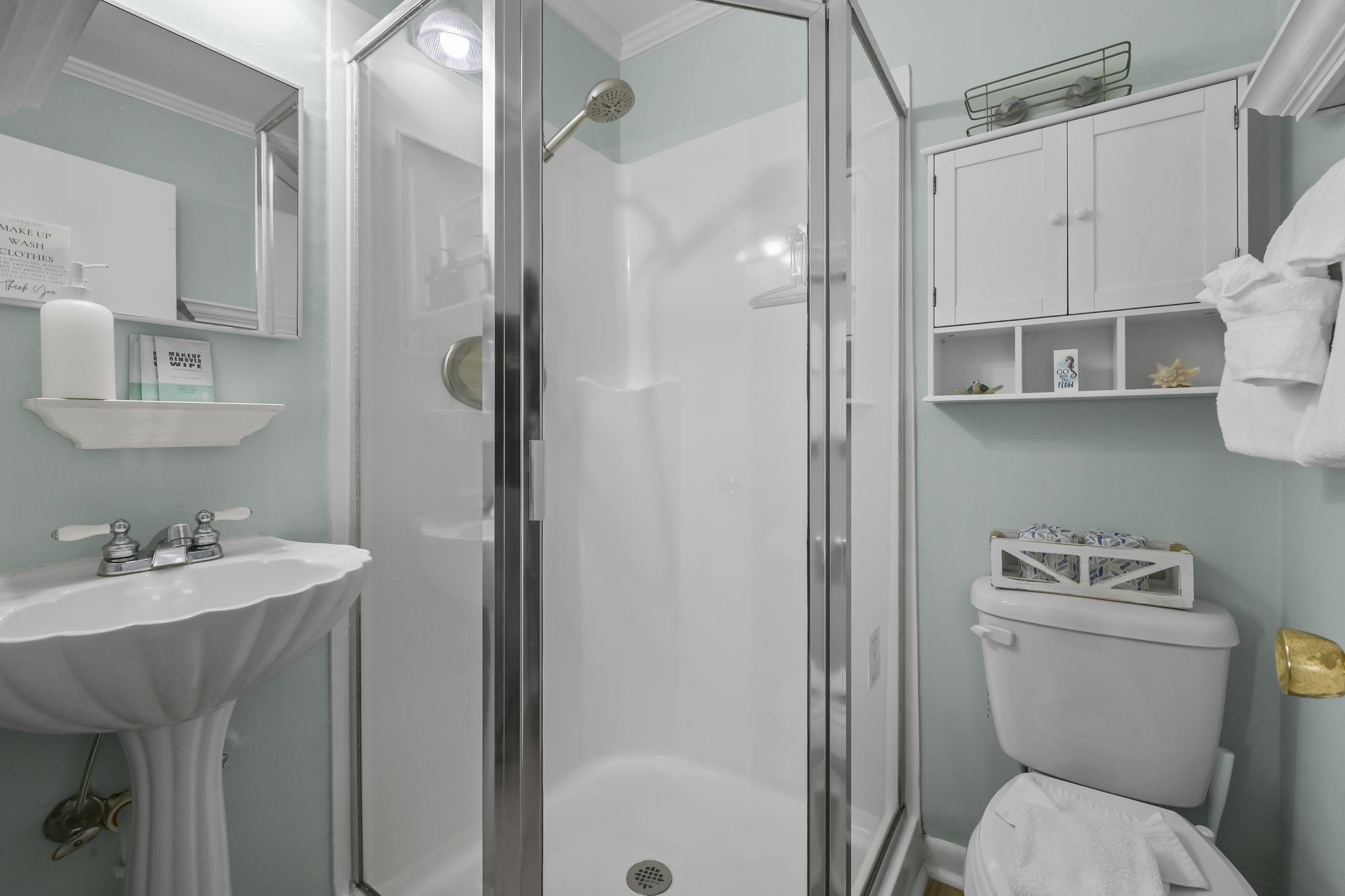 9520 Shore Dr. Property Photo 28