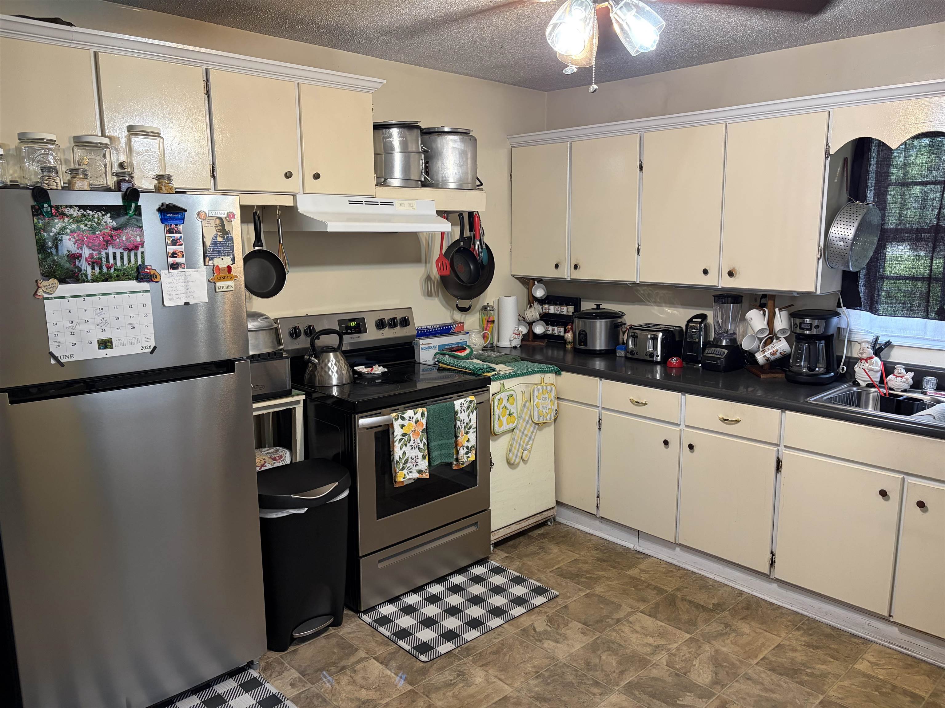 115 Floyd St. Property Photo 2