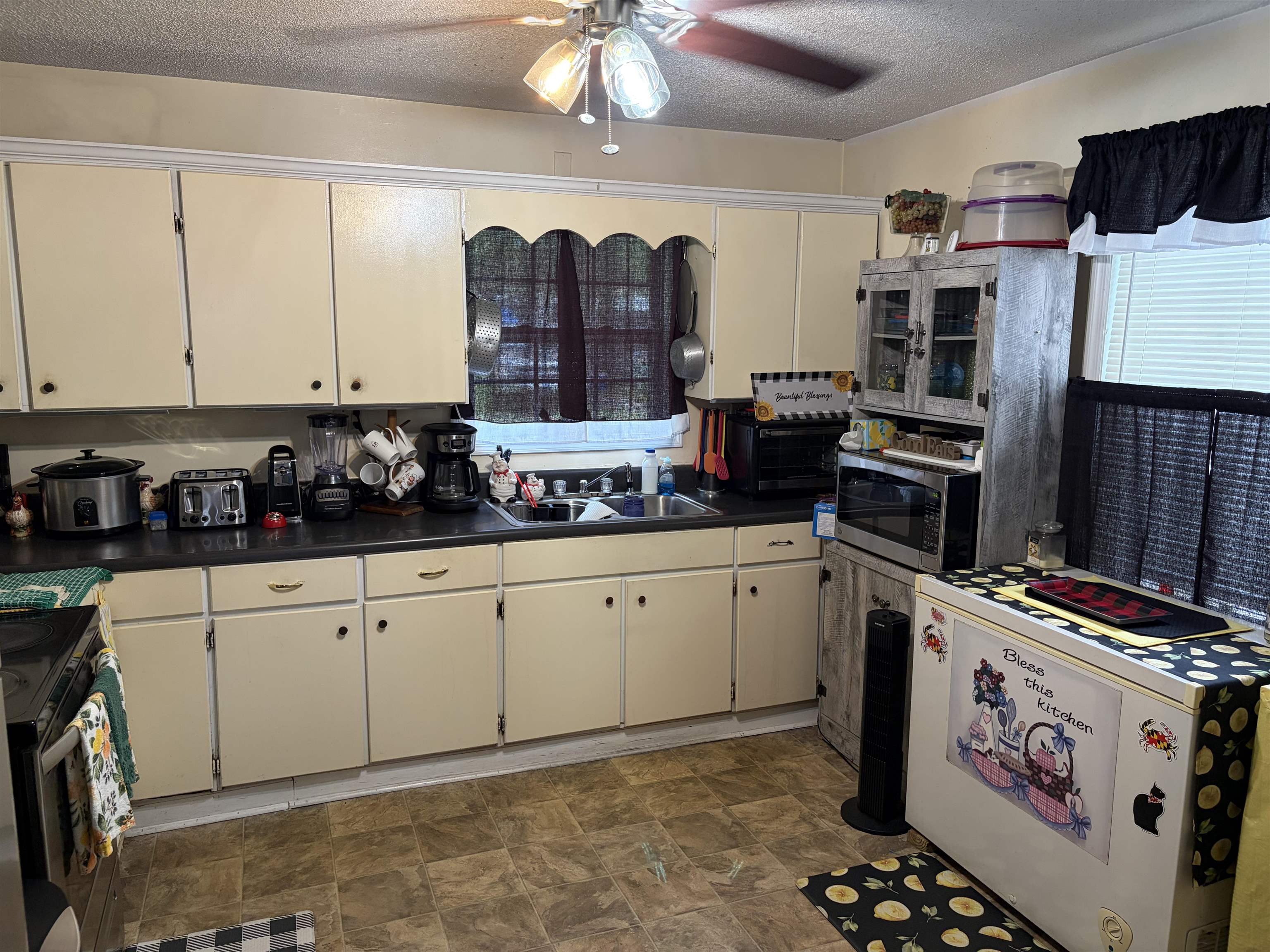 115 Floyd St. Property Photo 3