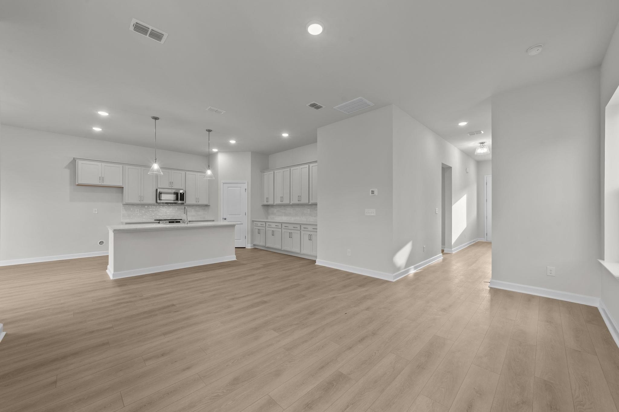 975 Triton Ave. Property Photo 9