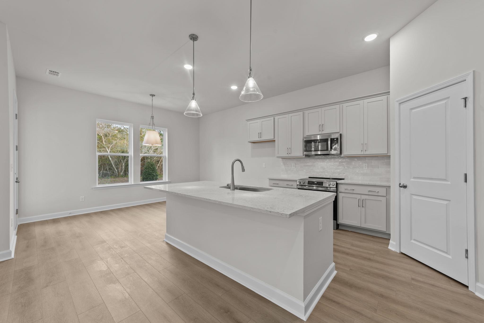 975 Triton Ave. Property Photo 11
