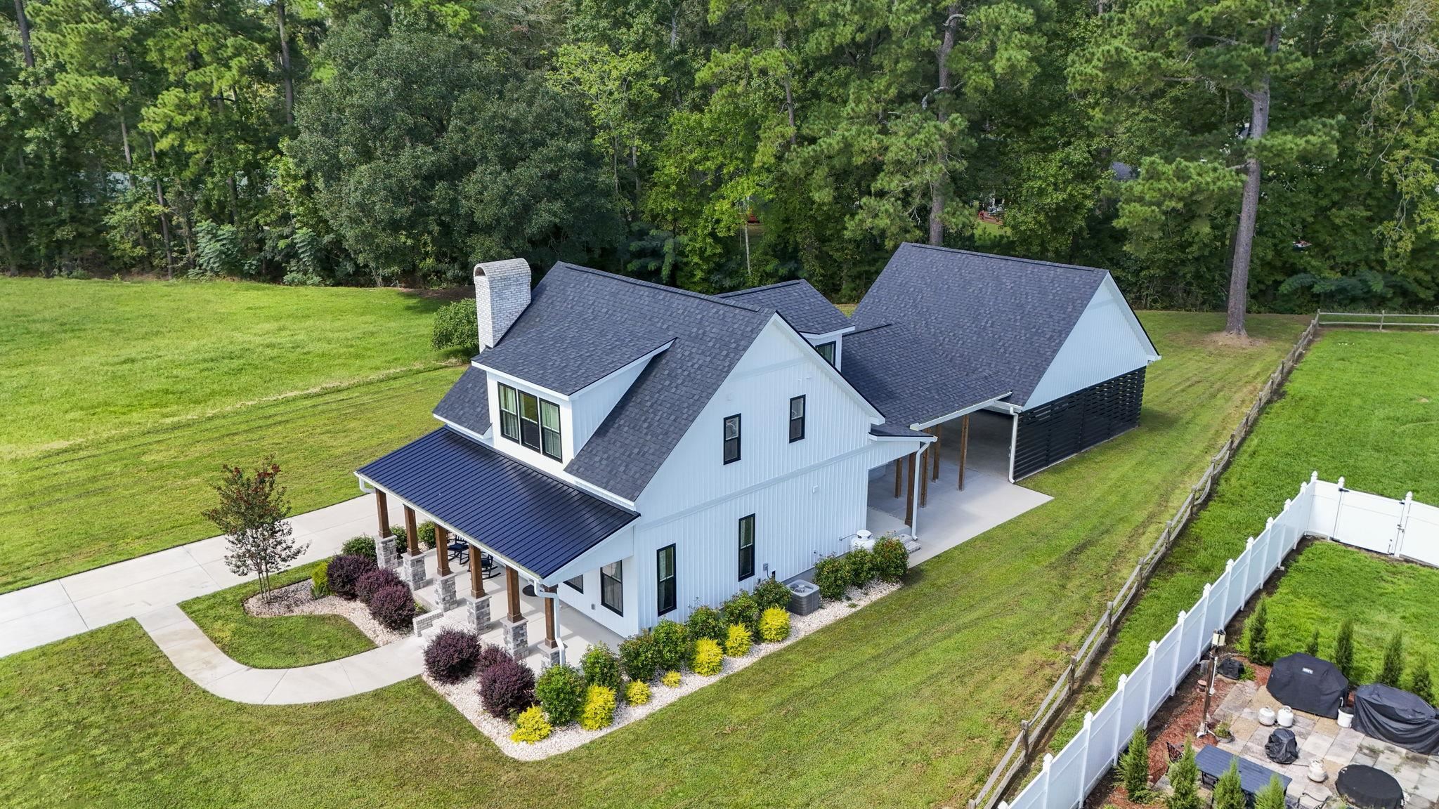 2487 Long Ave. Property Photo 1