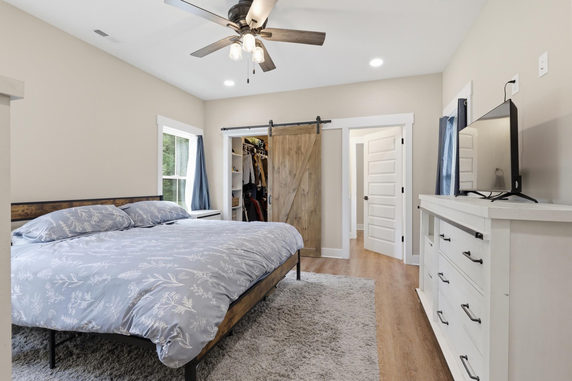 2487 Long Ave. Property Photo 4
