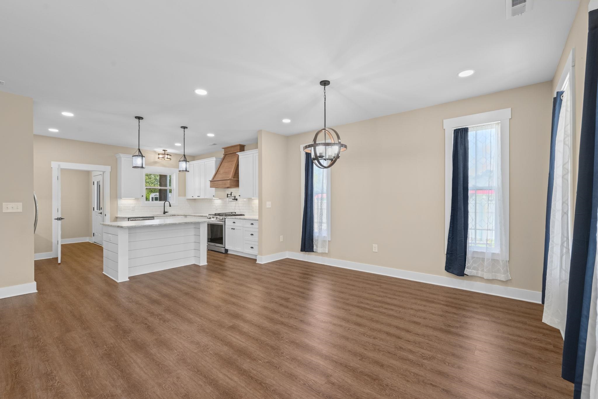 2487 Long Ave. Property Photo 5