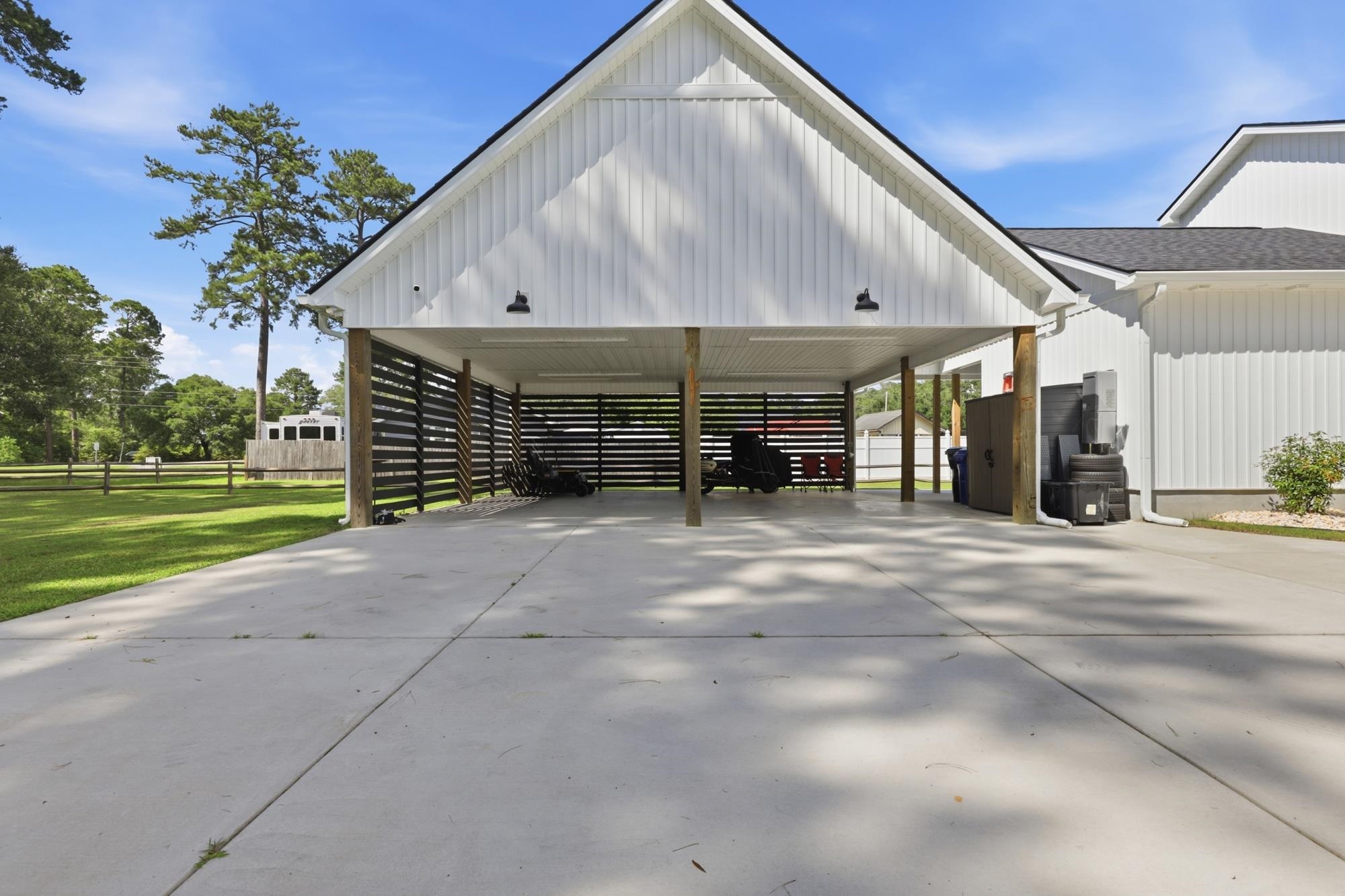 2487 Long Ave. Property Photo 6