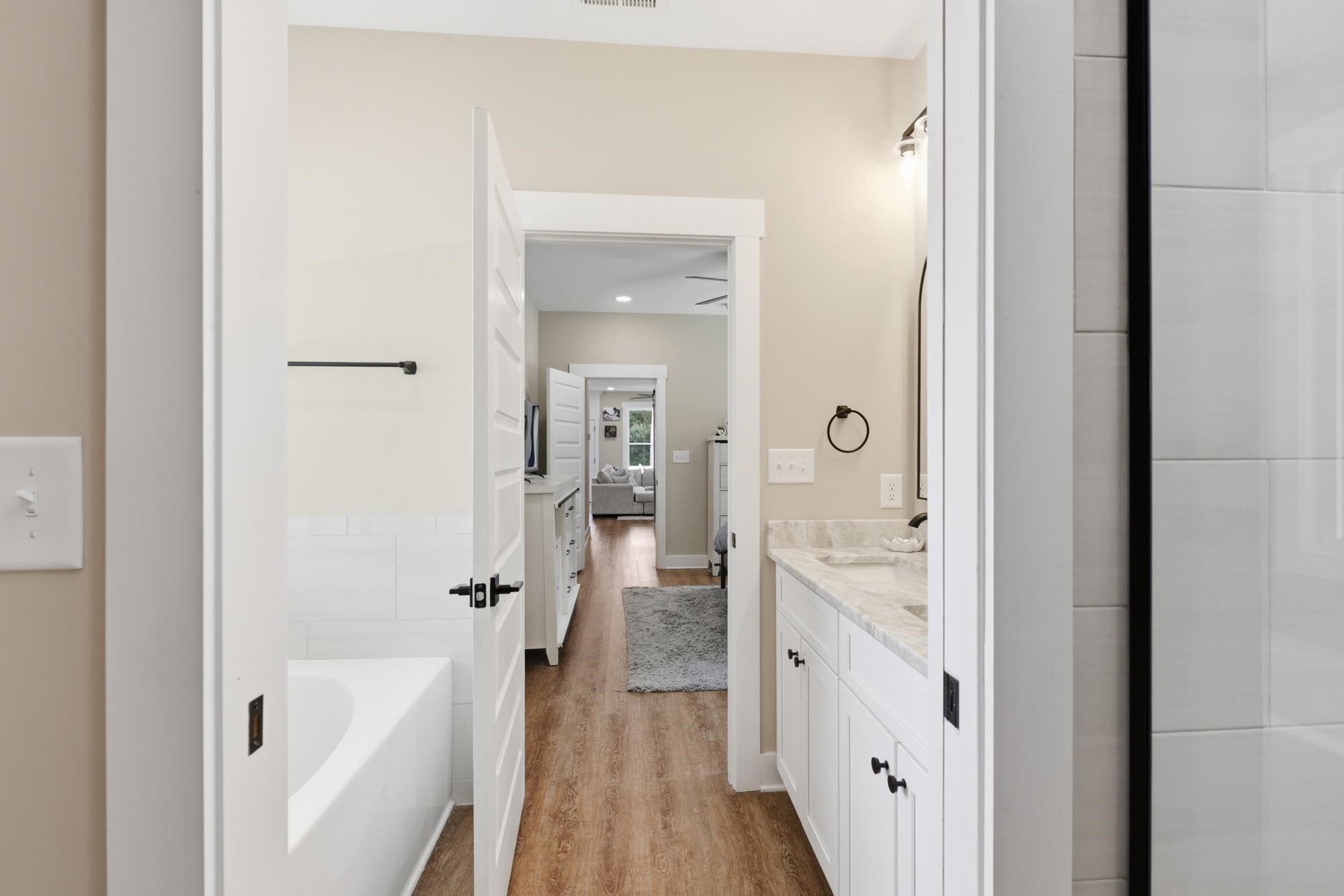 2487 Long Ave. Property Photo 11