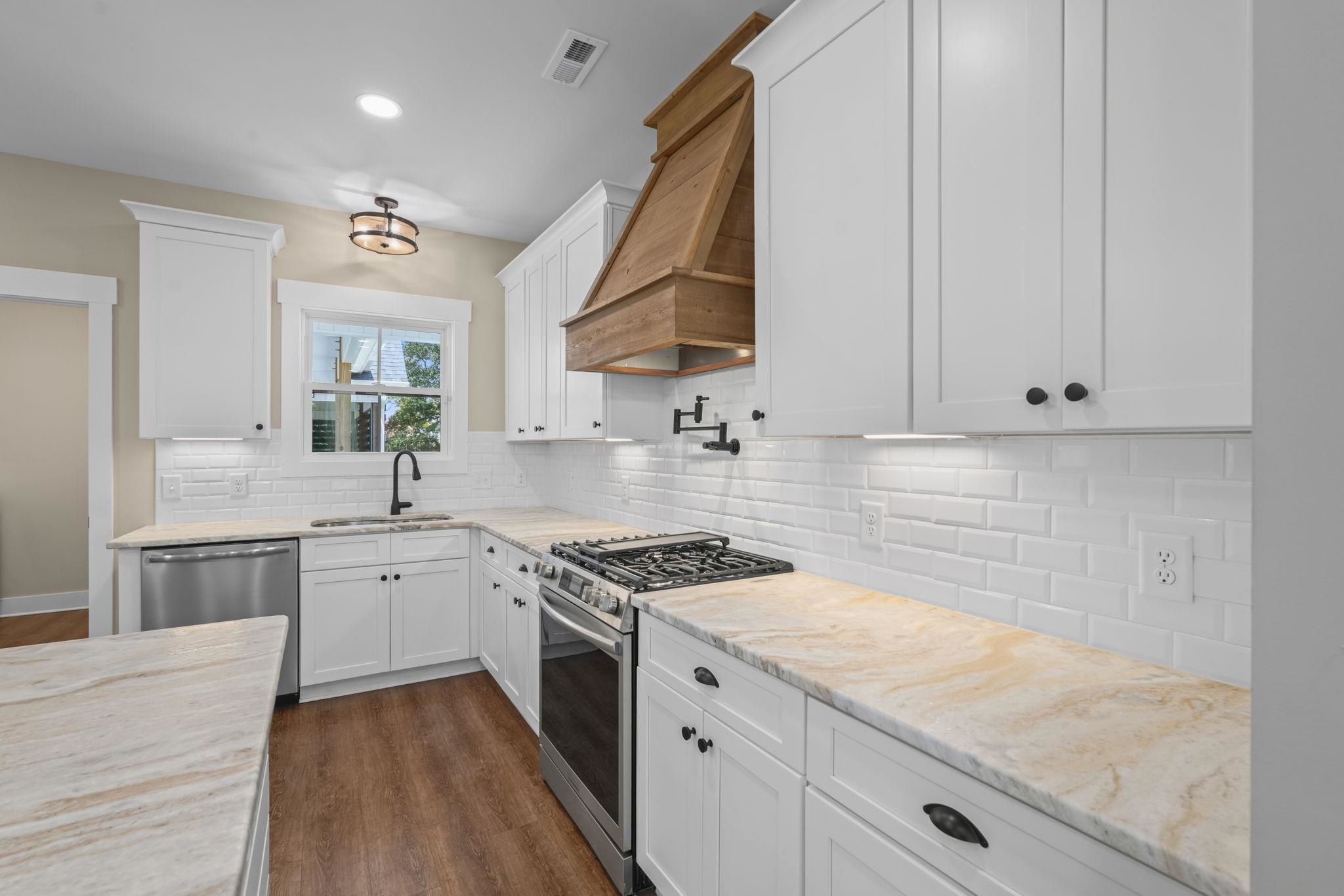2487 Long Ave. Property Photo 13