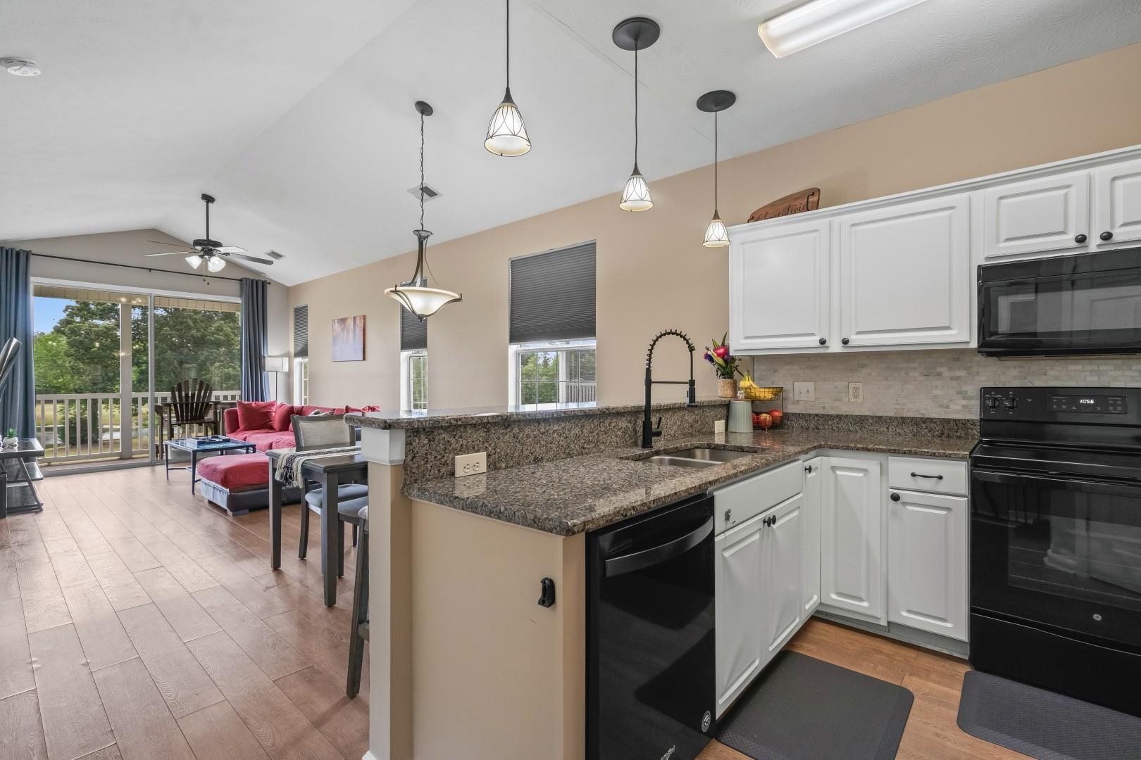 650 River Oaks Dr. Property Photo 26