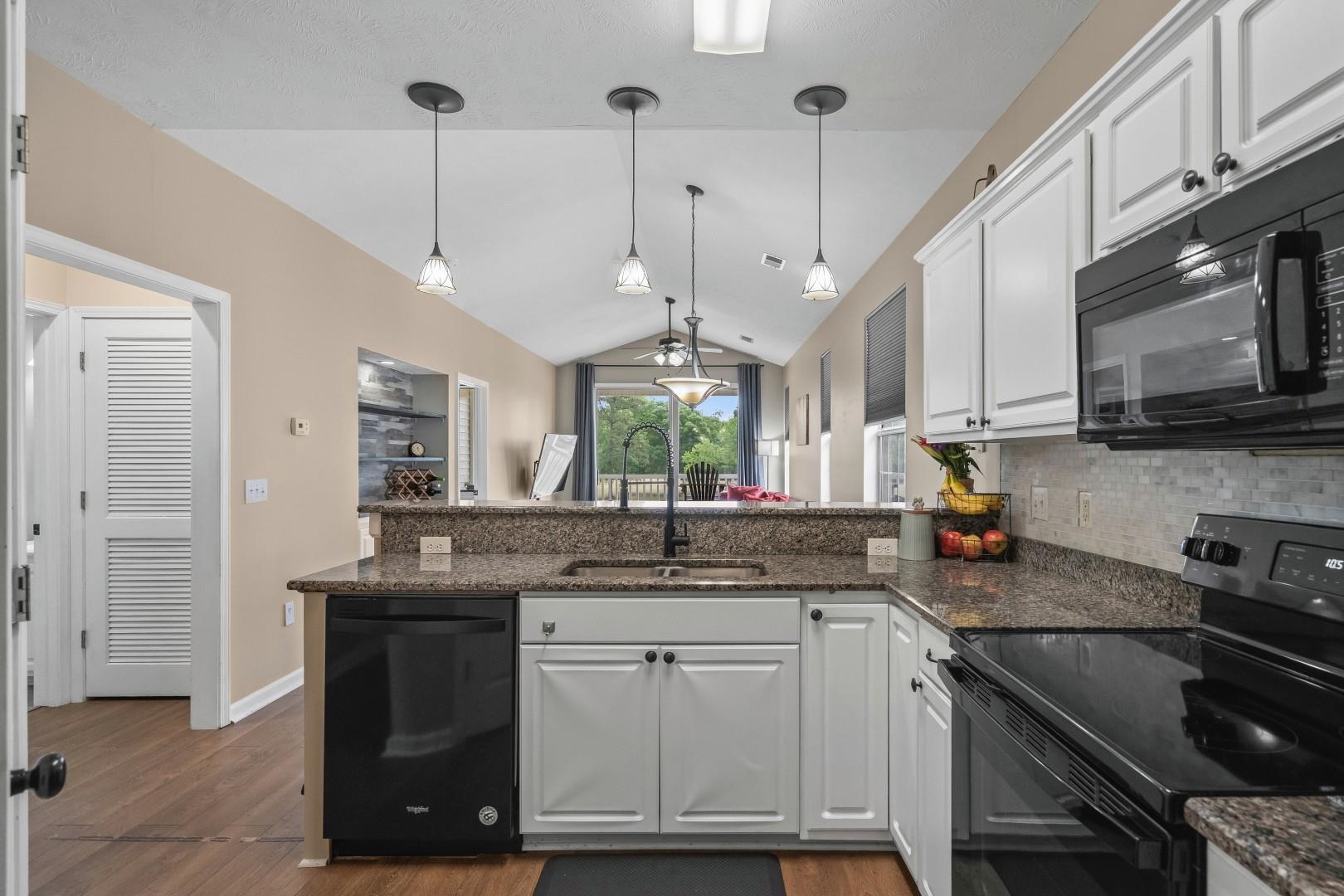 650 River Oaks Dr. Property Photo 28