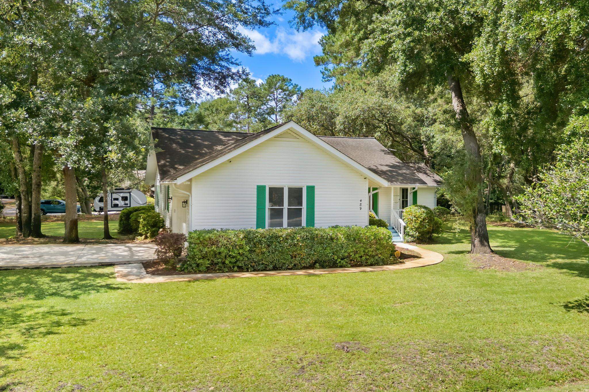 489 Crooked Oak Dr. Property Photo 2