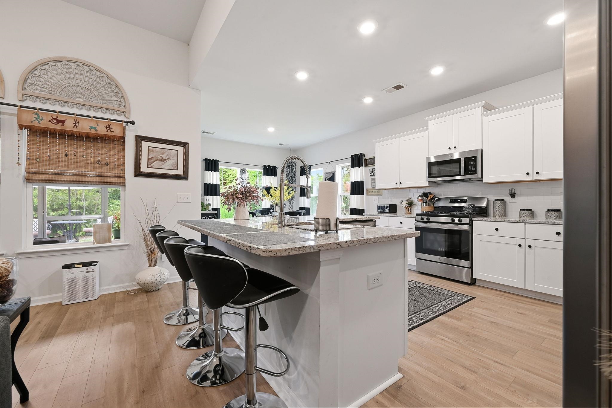 472 Craigflower Ct. Property Photo 21