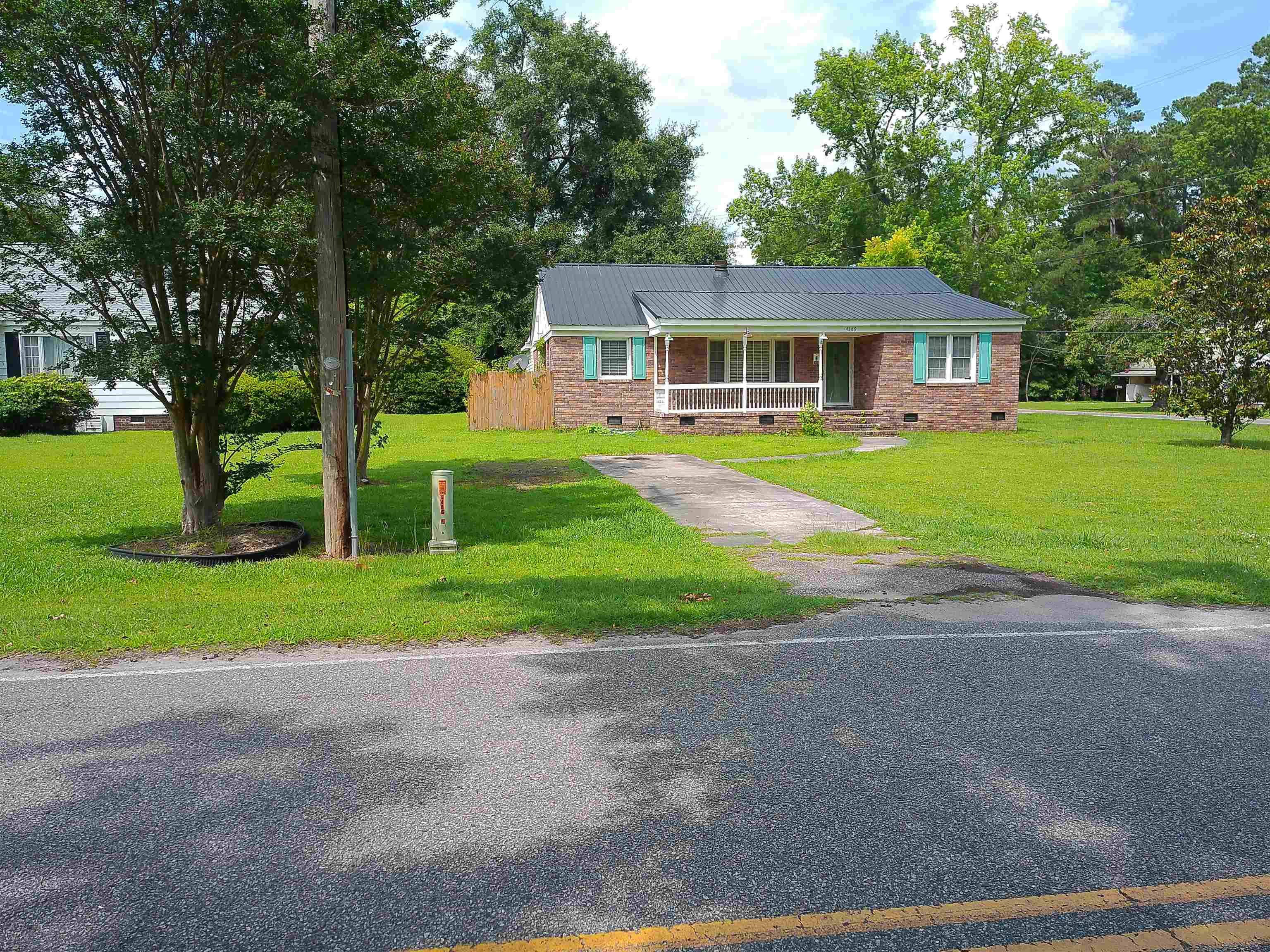 4389 Mcqueen St. Property Photo 2