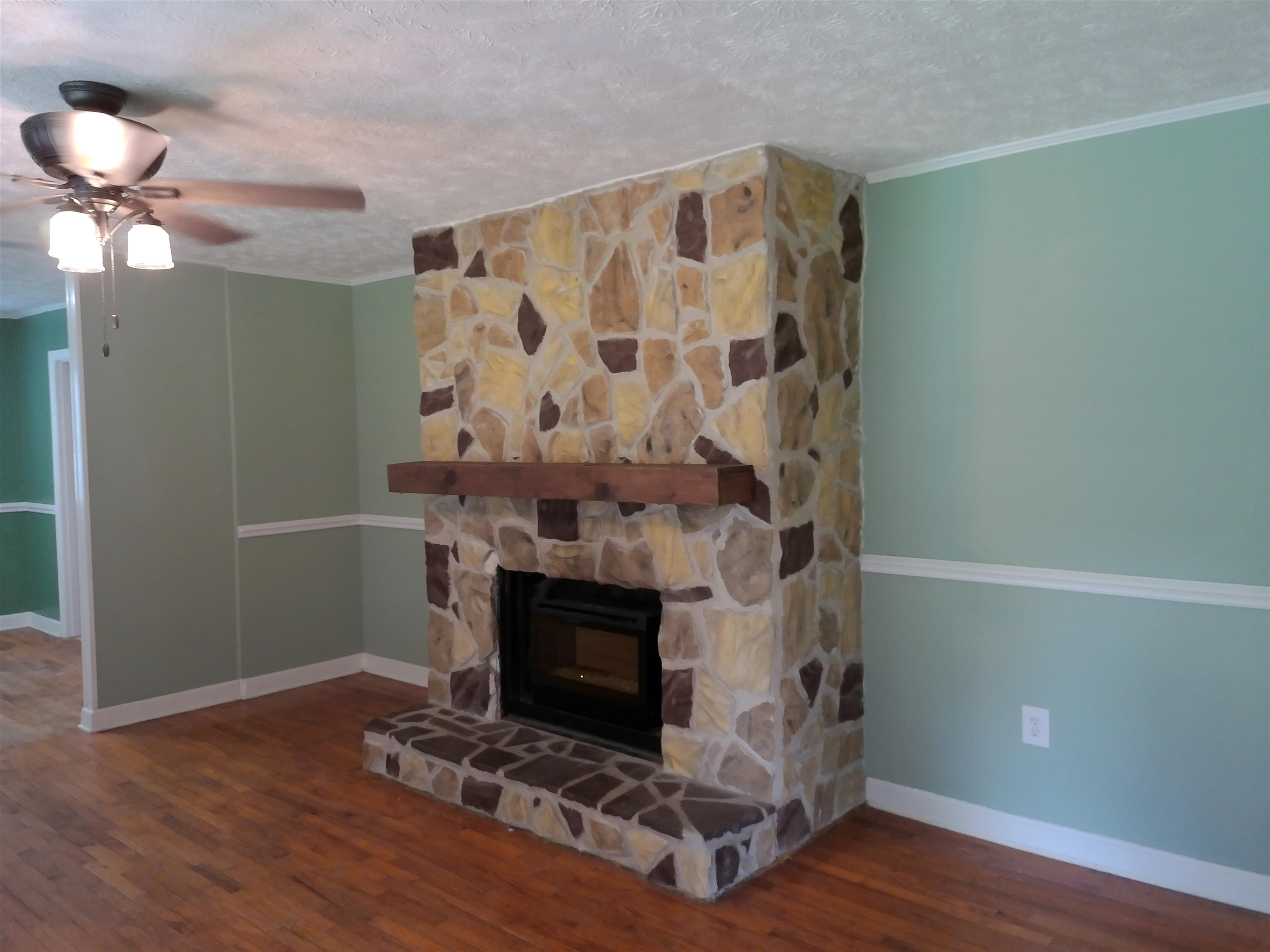 4389 Mcqueen St. Property Photo 5