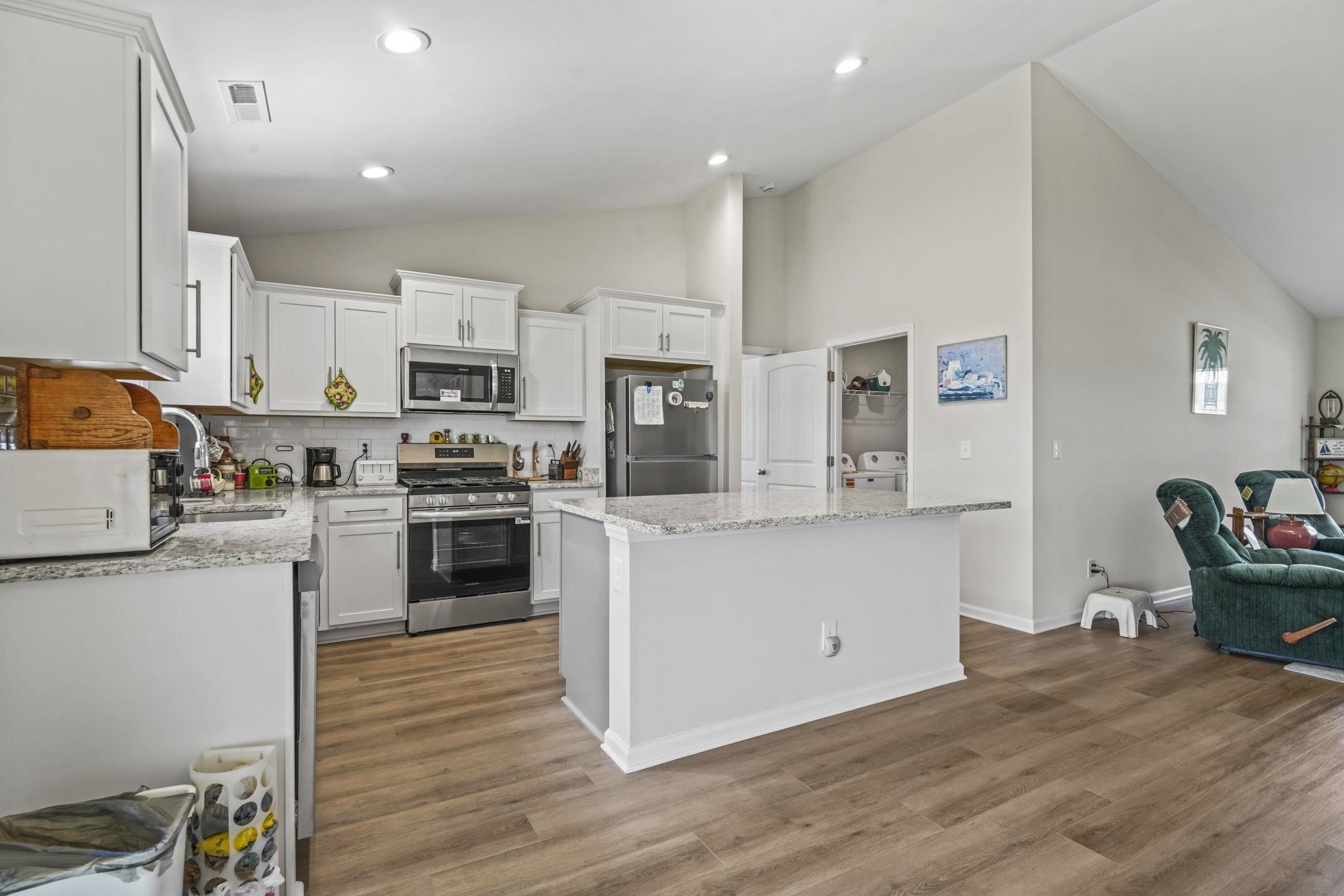 602 Lightwood Dr. Property Photo 6