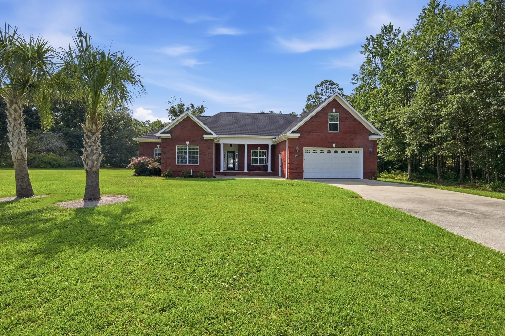 1071 Forest Dr. Property Photo 2