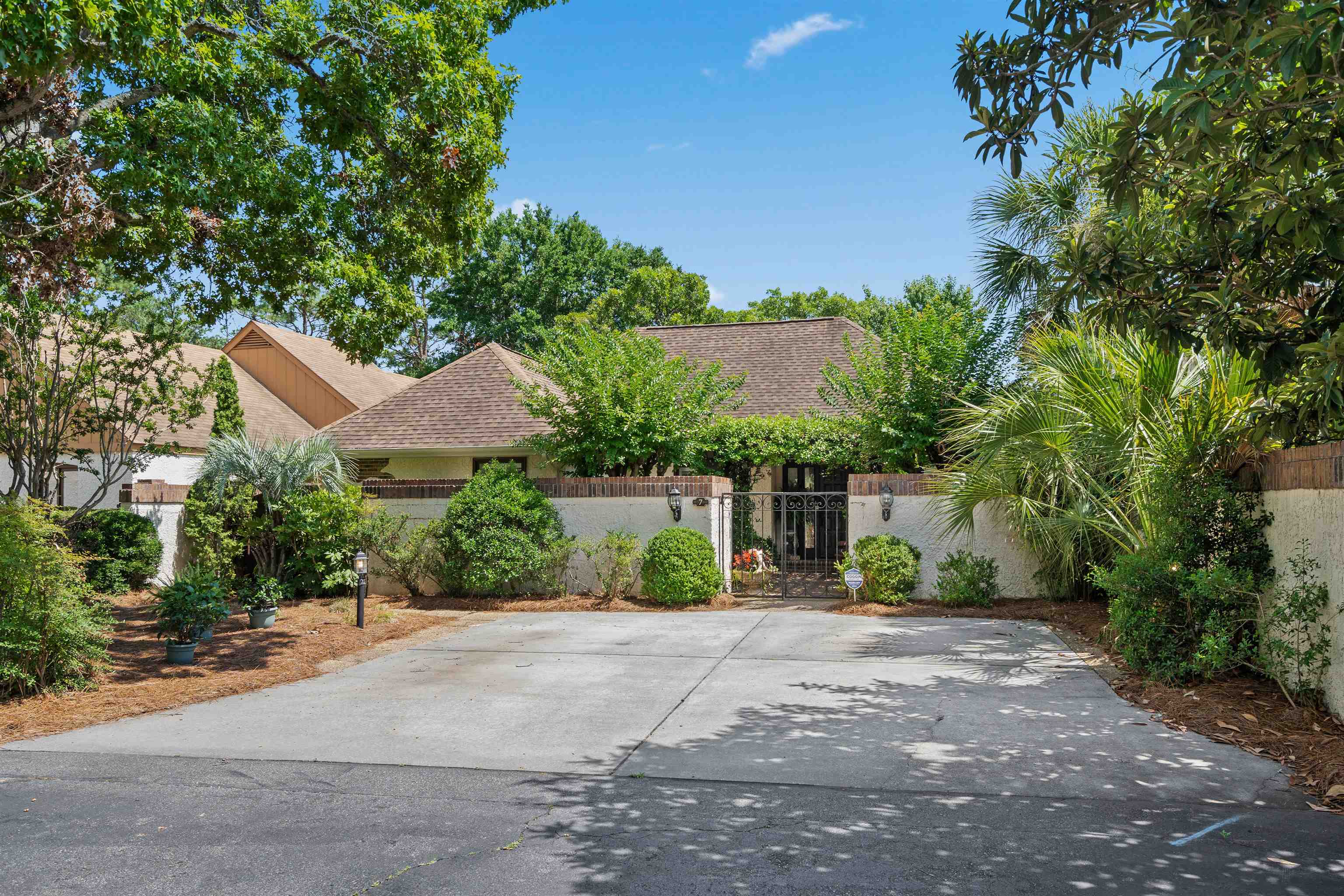 7 Valencia Circle Property Photo 1