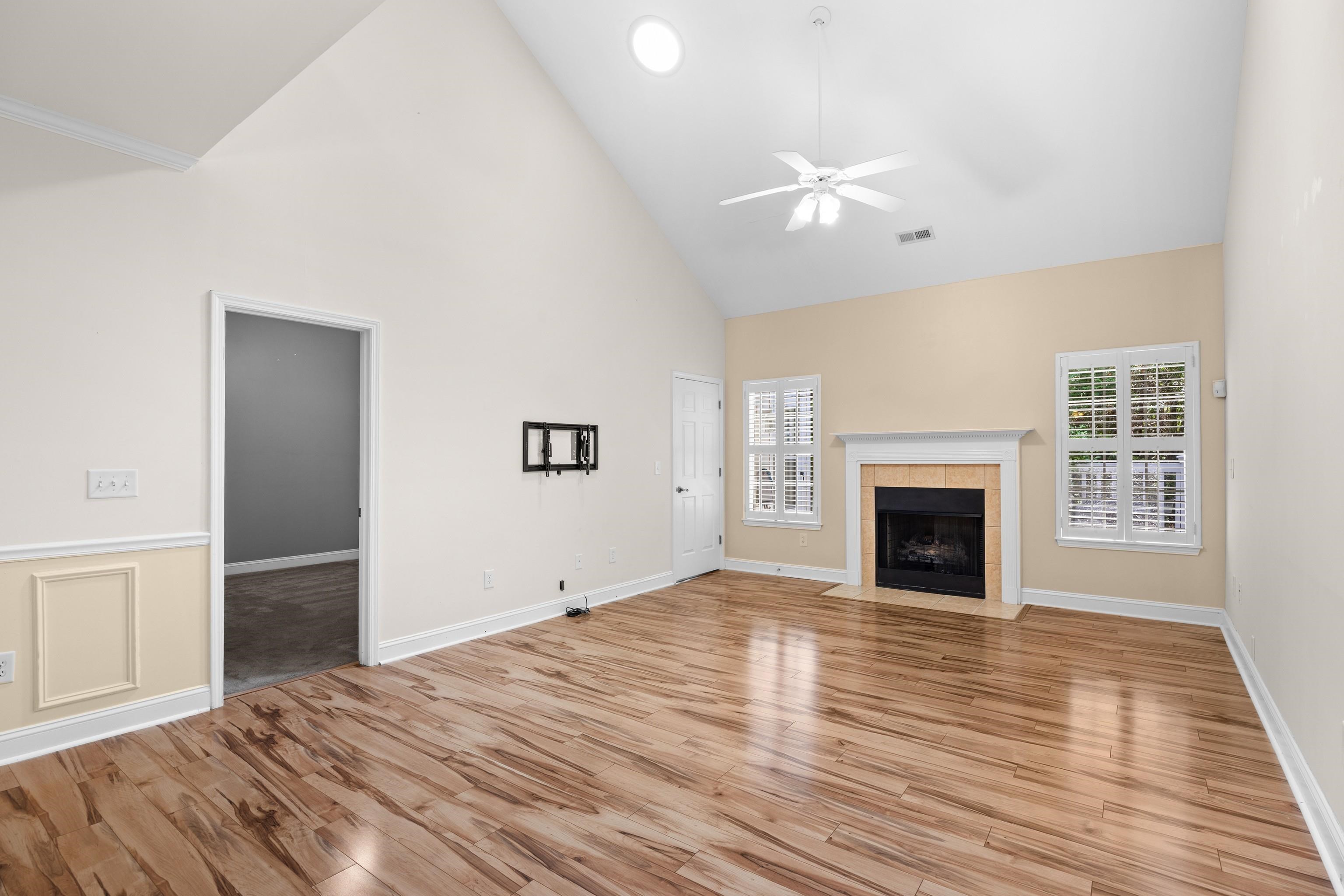 714 Botany Loop Property Photo 4