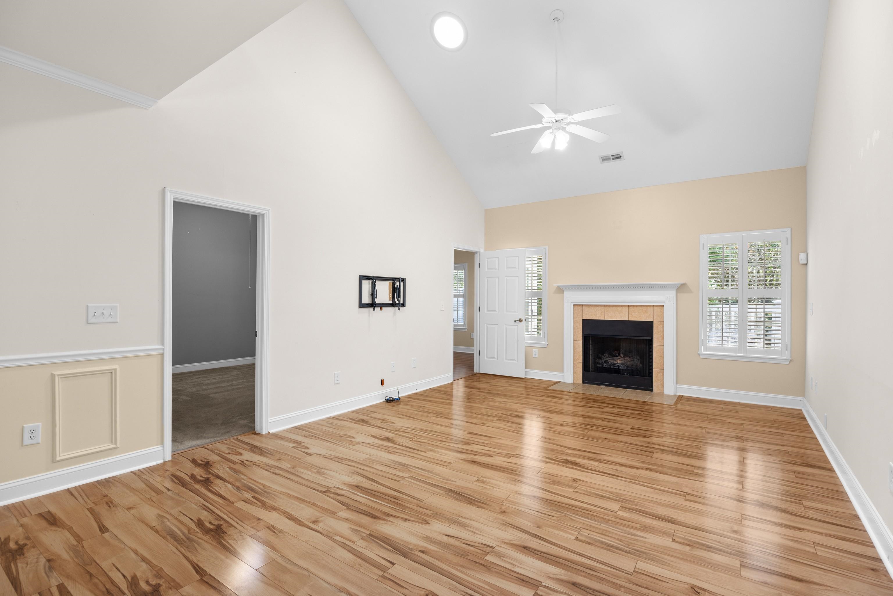 714 Botany Loop Property Photo 12