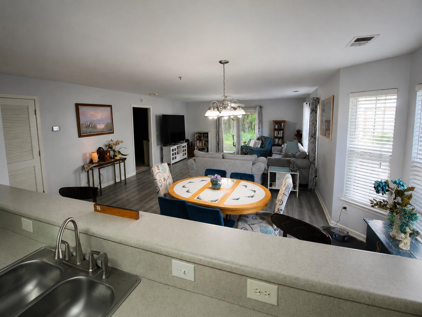 4842 Meadowsweet Dr. Property Photo 10