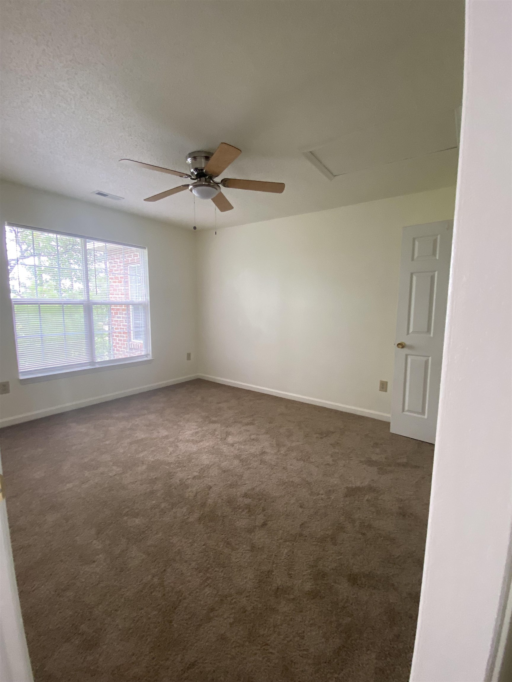 4243 Villas Dr. Property Photo 10