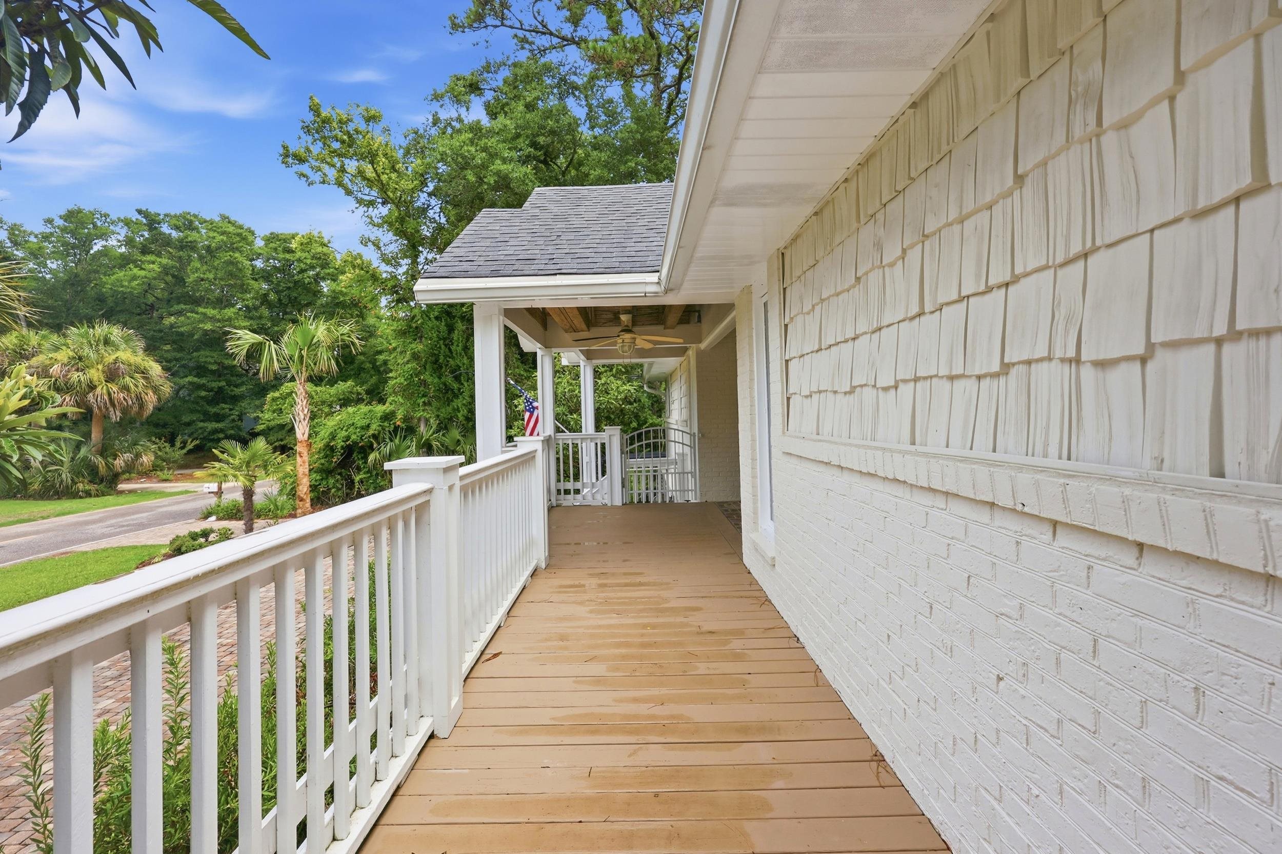 366 Lakeshore Dr. Property Photo 3