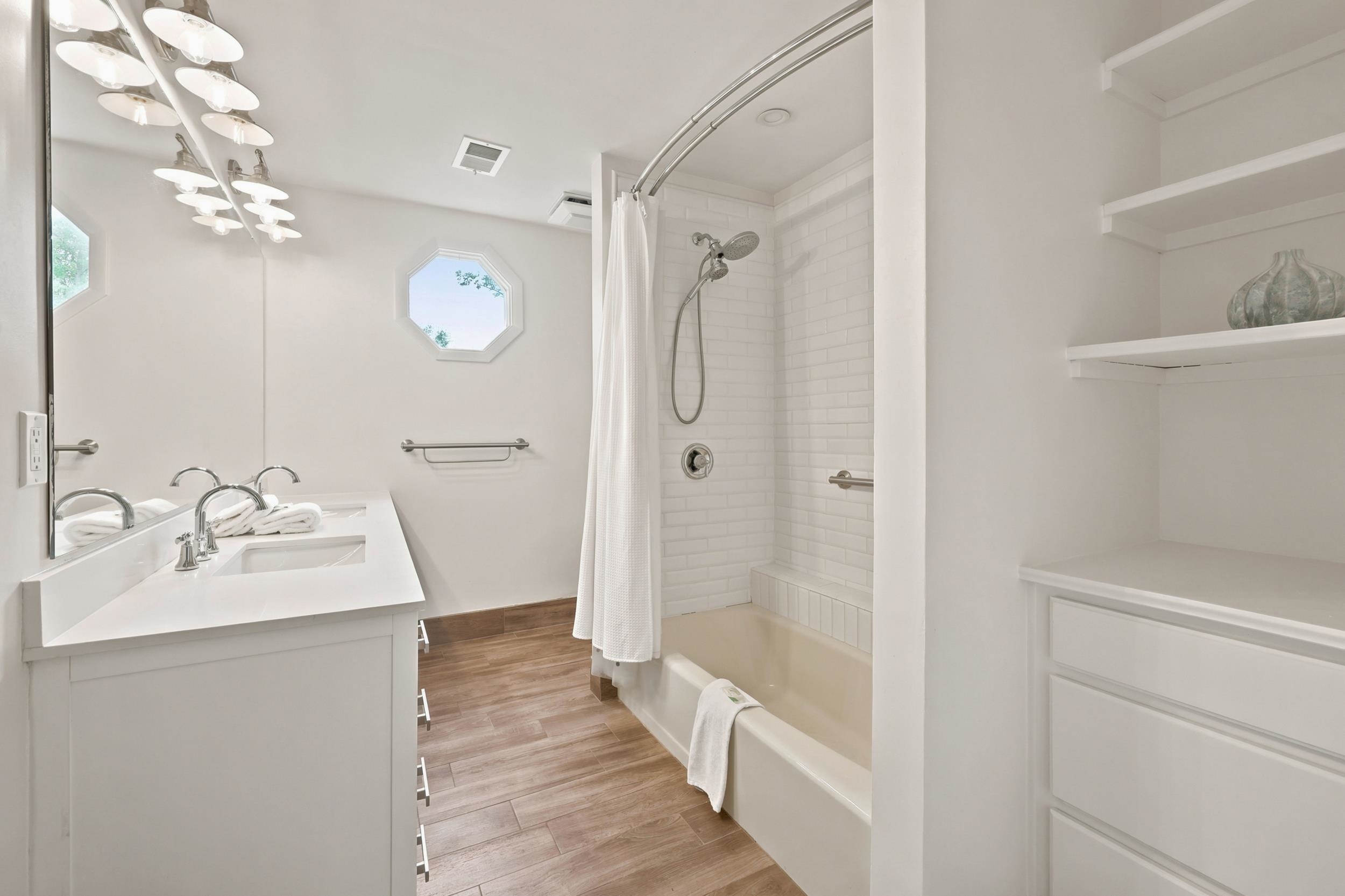 366 Lakeshore Dr. Property Photo 20