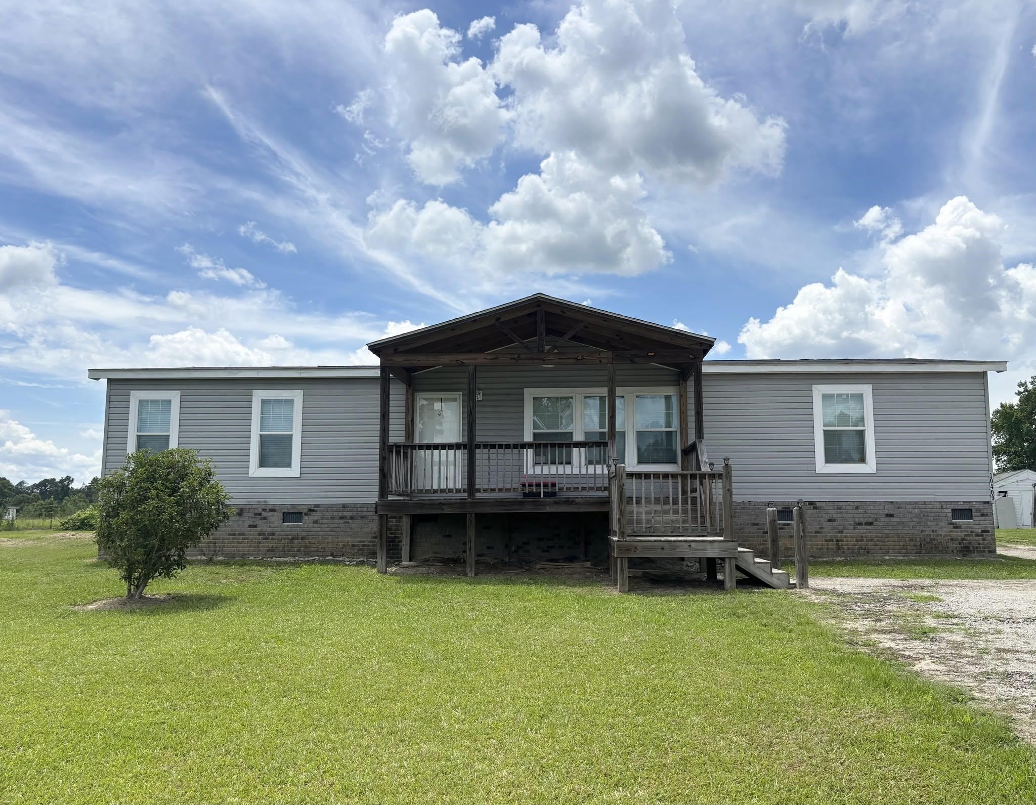 10409 County Line Rd. Property Photo 1