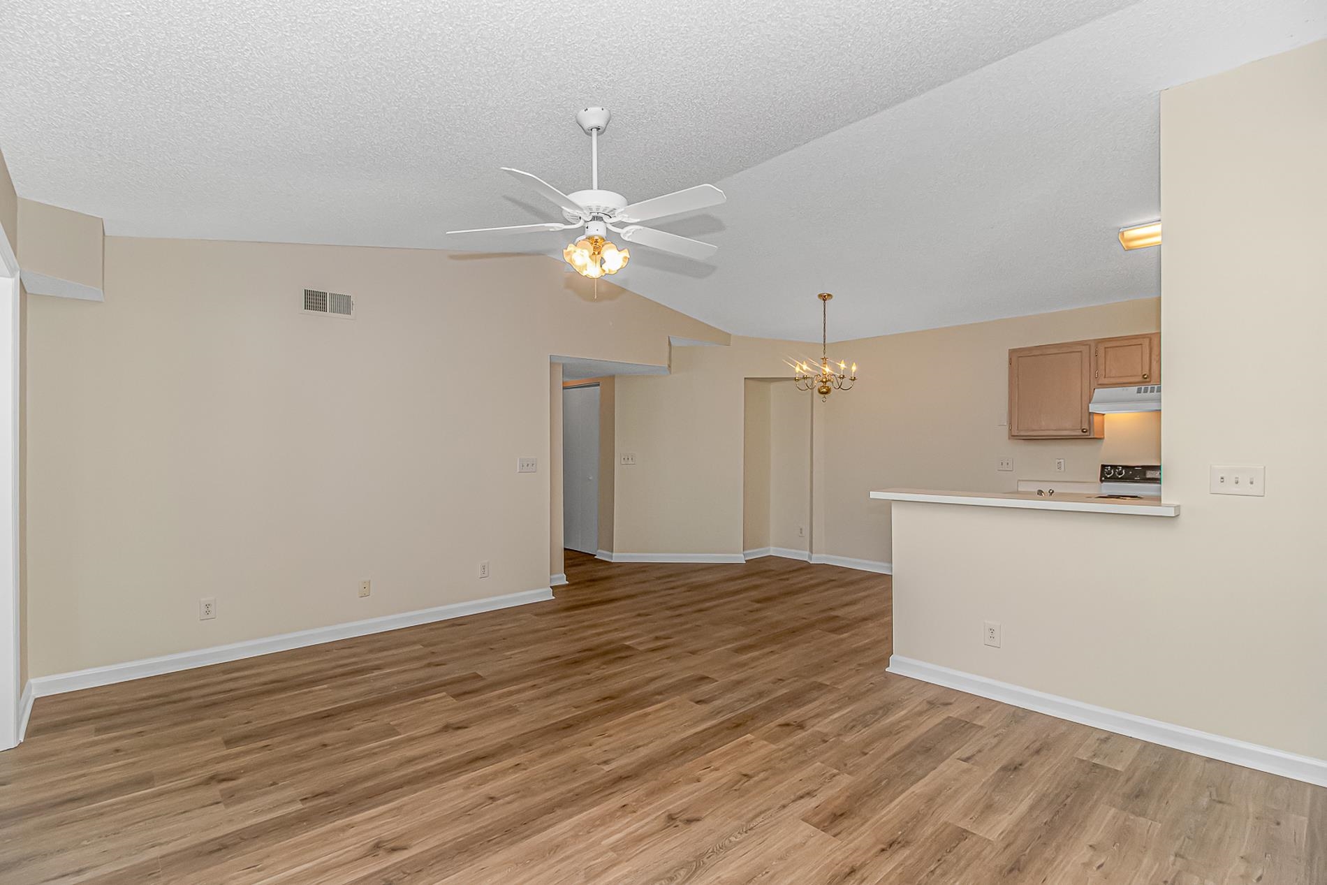 2263 Andover Dr. Property Photo 4
