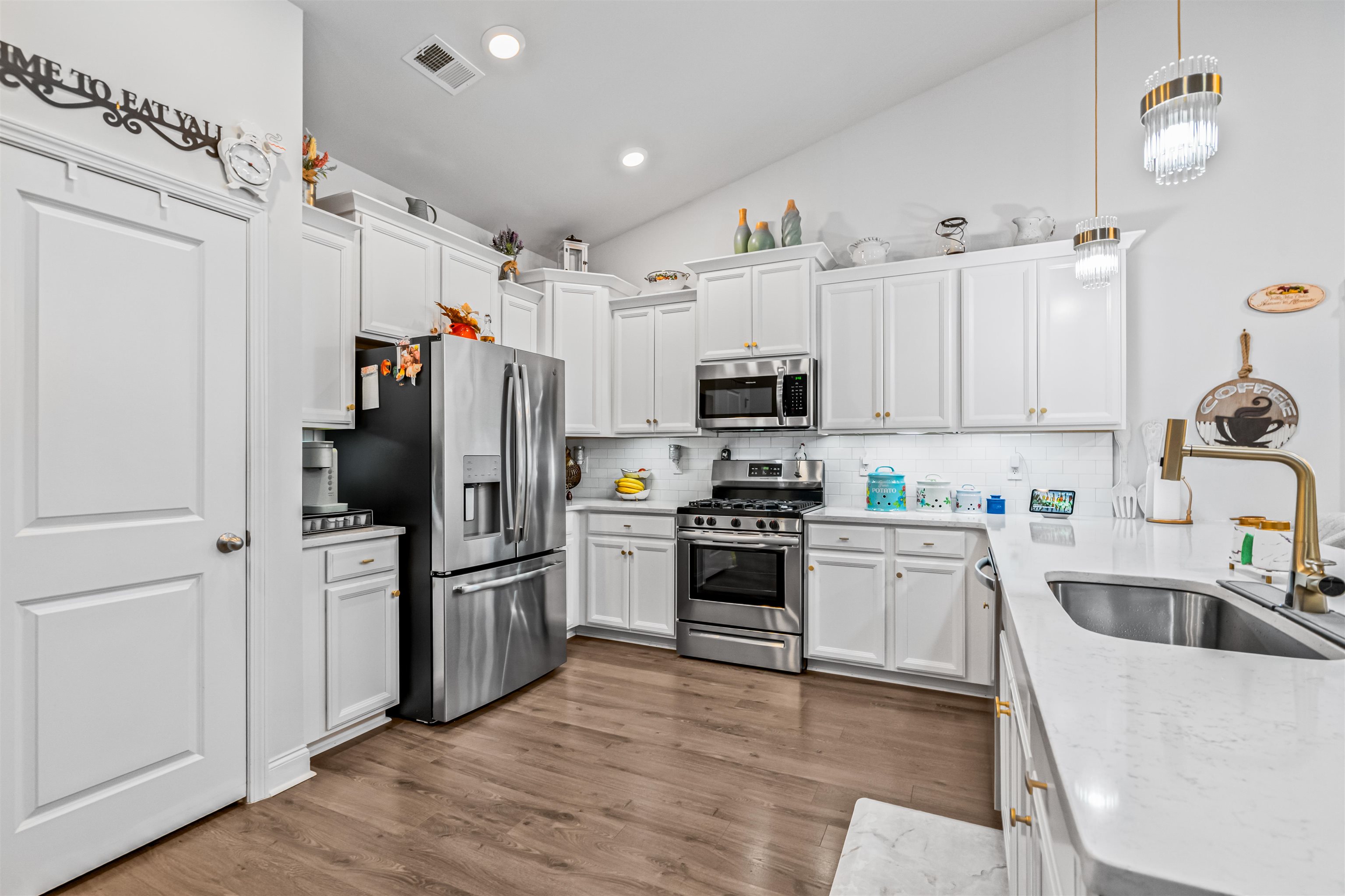 2501 Goldfinch Dr. Property Photo 11