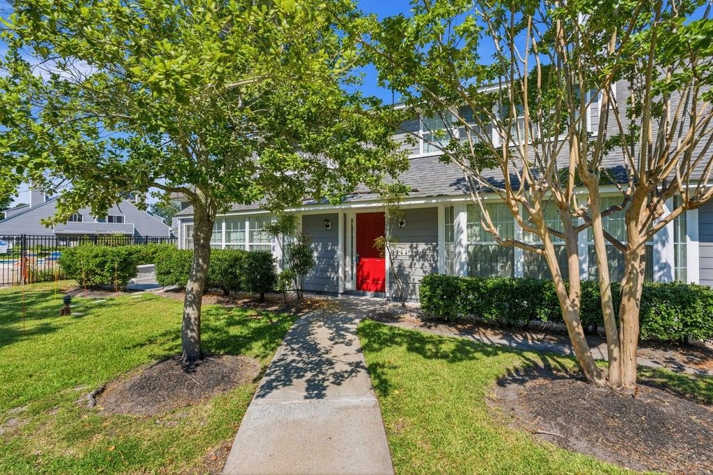 1205 Tiffany Ln. Property Photo 2