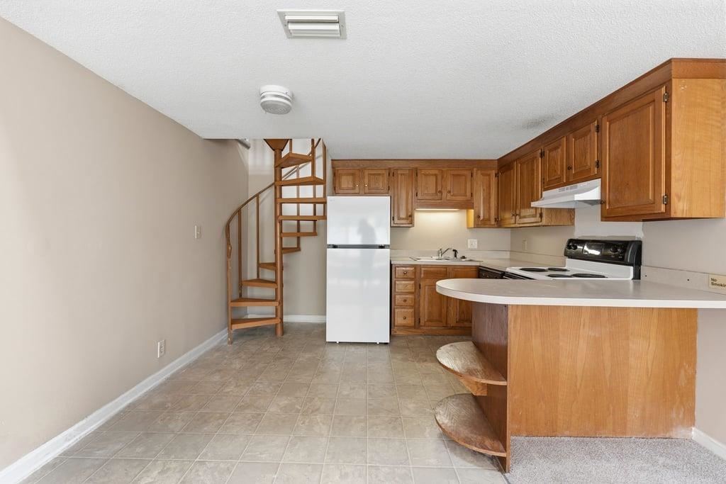 1205 Tiffany Ln. Property Photo 6
