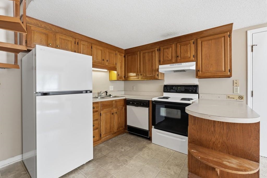 1205 Tiffany Ln. Property Photo 7