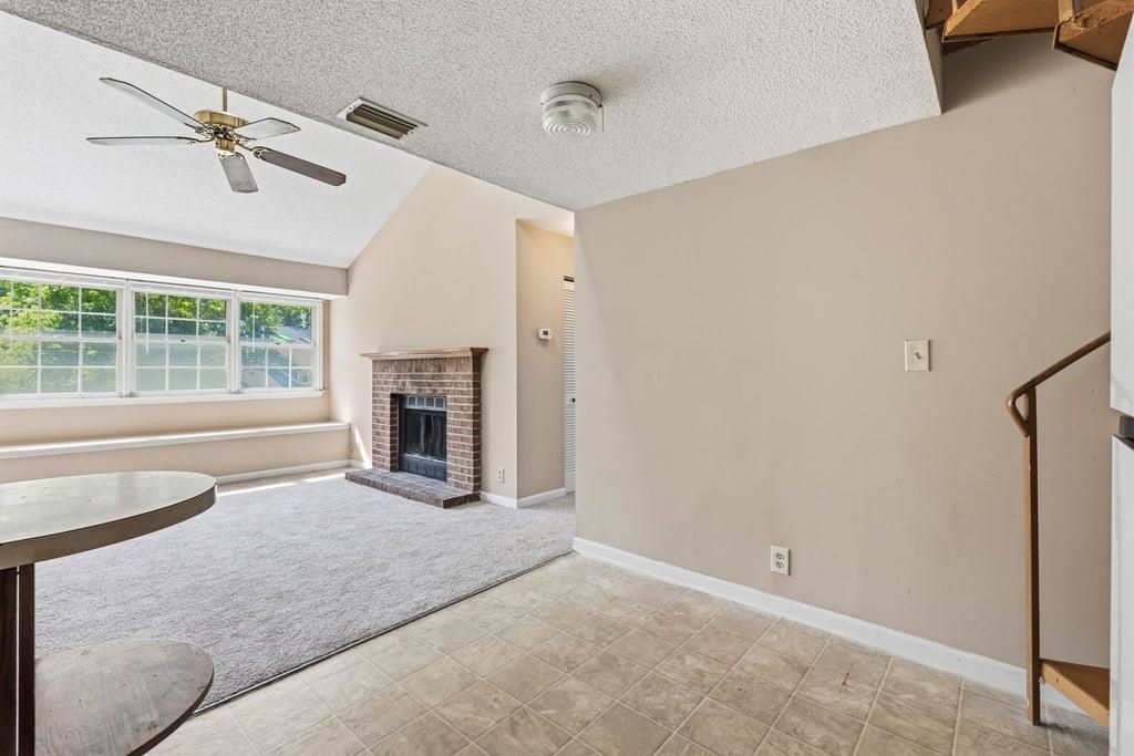 1205 Tiffany Ln. Property Photo 9
