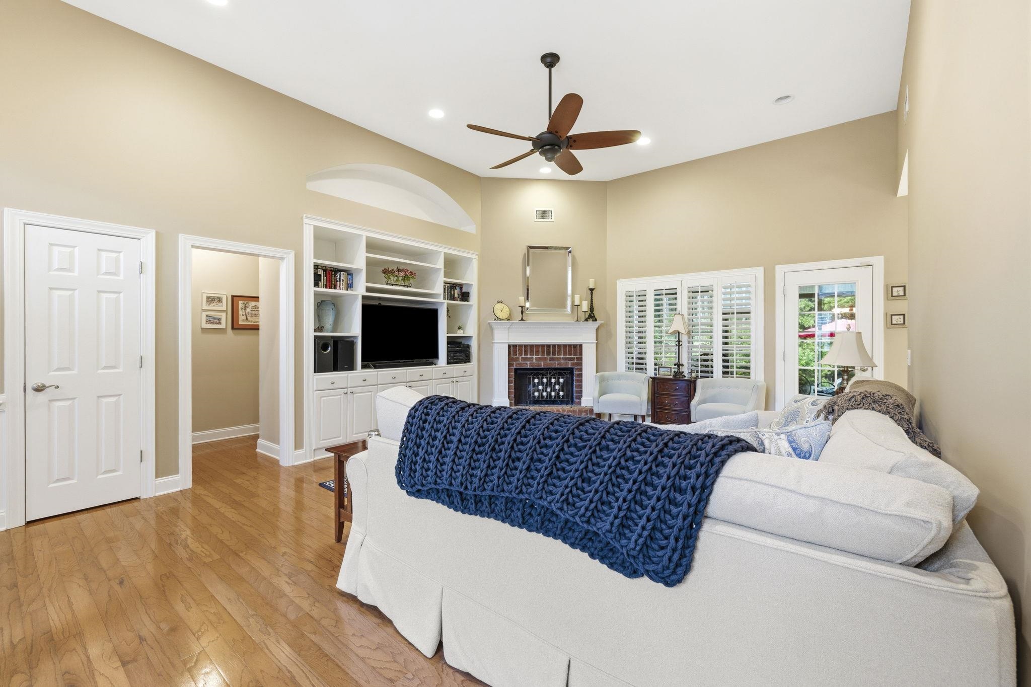 37 Highwood Circle Property Photo 10