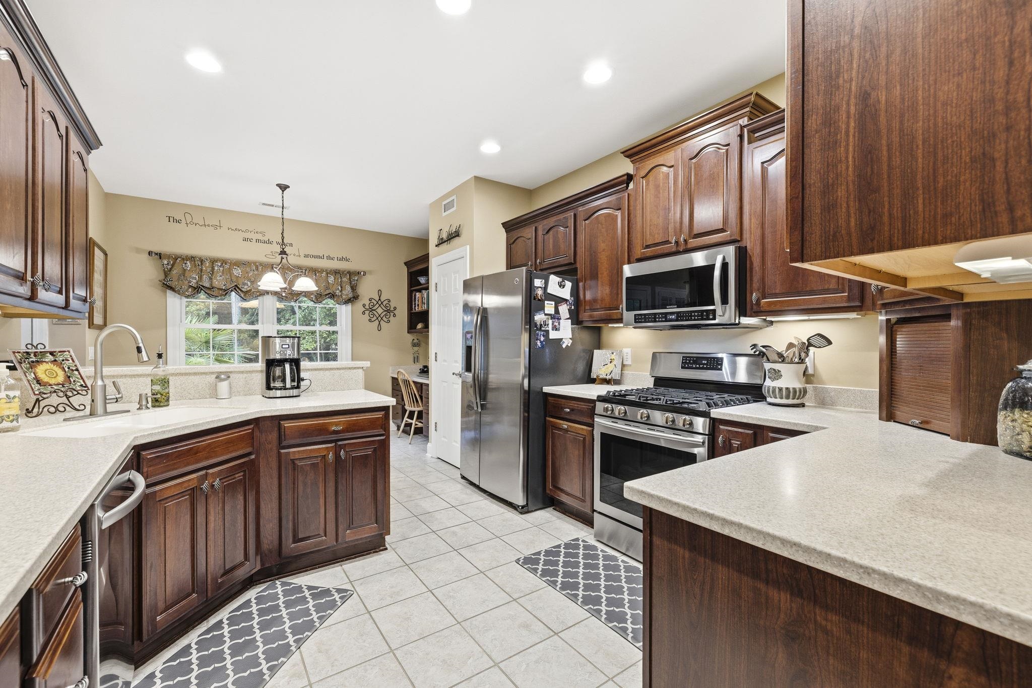 37 Highwood Circle Property Photo 13