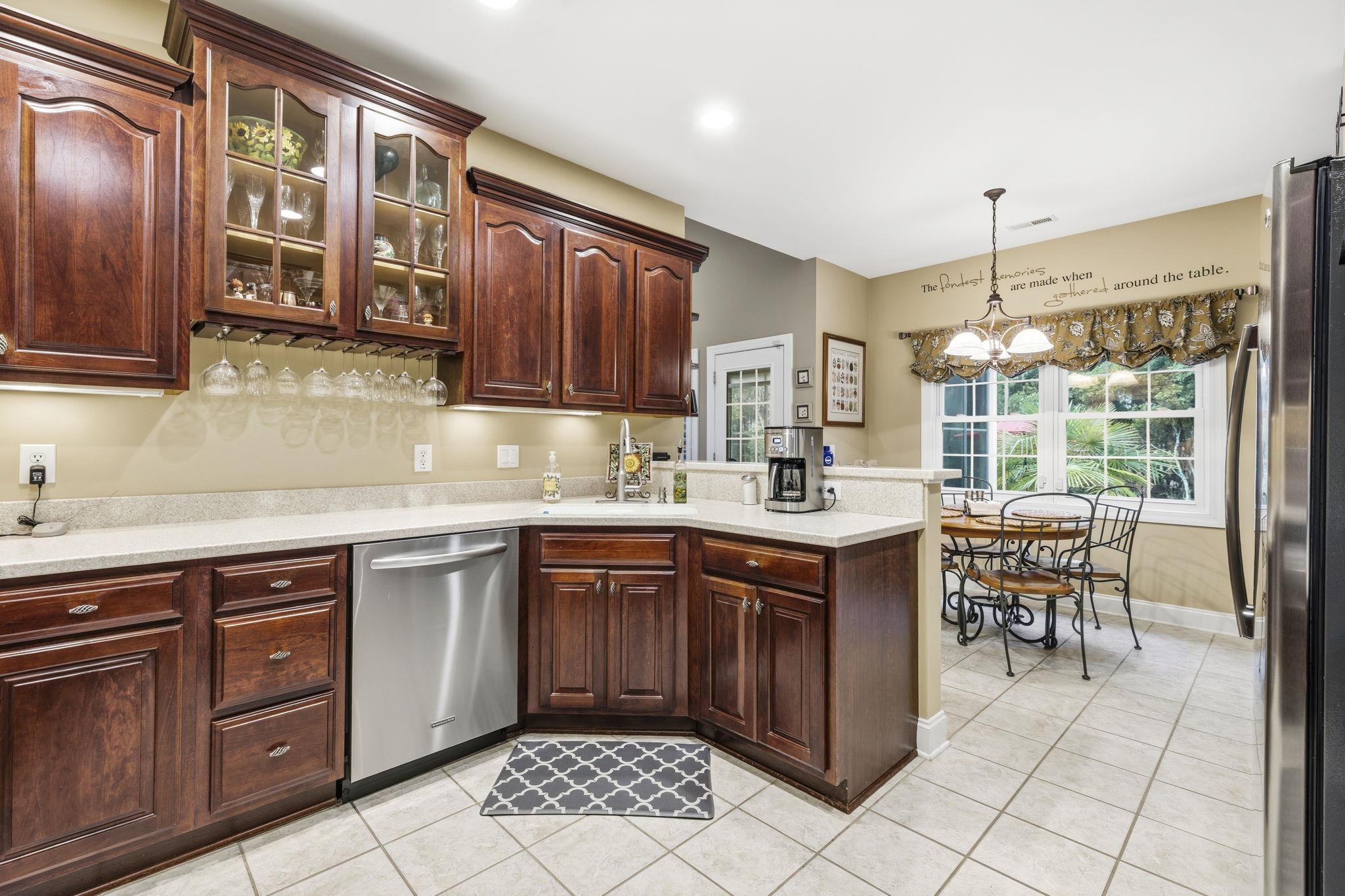 37 Highwood Circle Property Photo 14