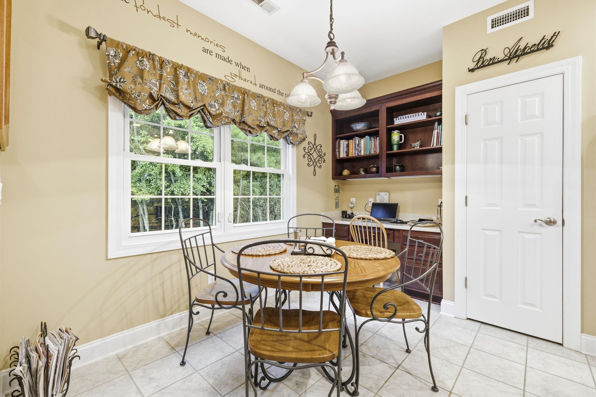 37 Highwood Circle Property Photo 18