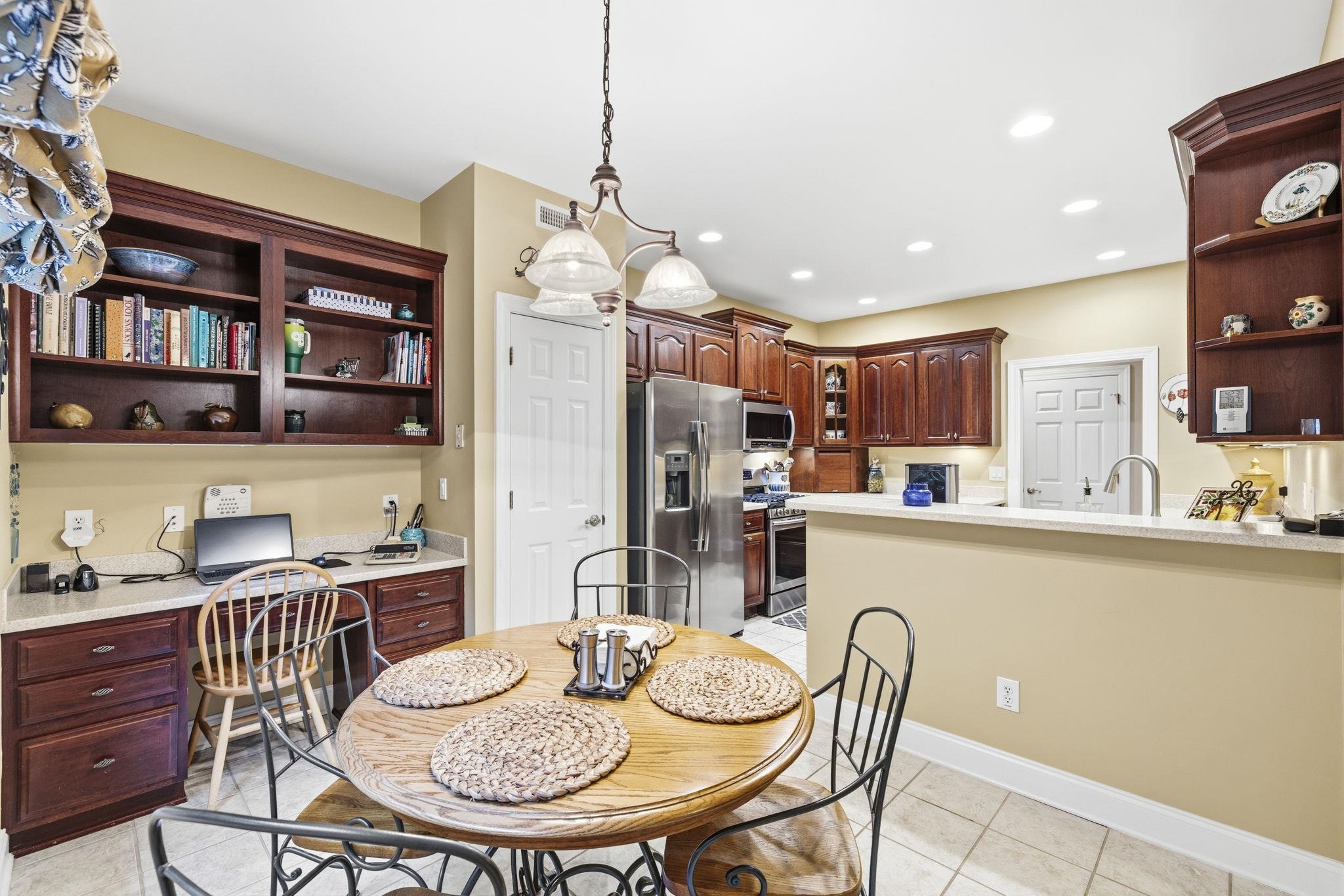 37 Highwood Circle Property Photo 19