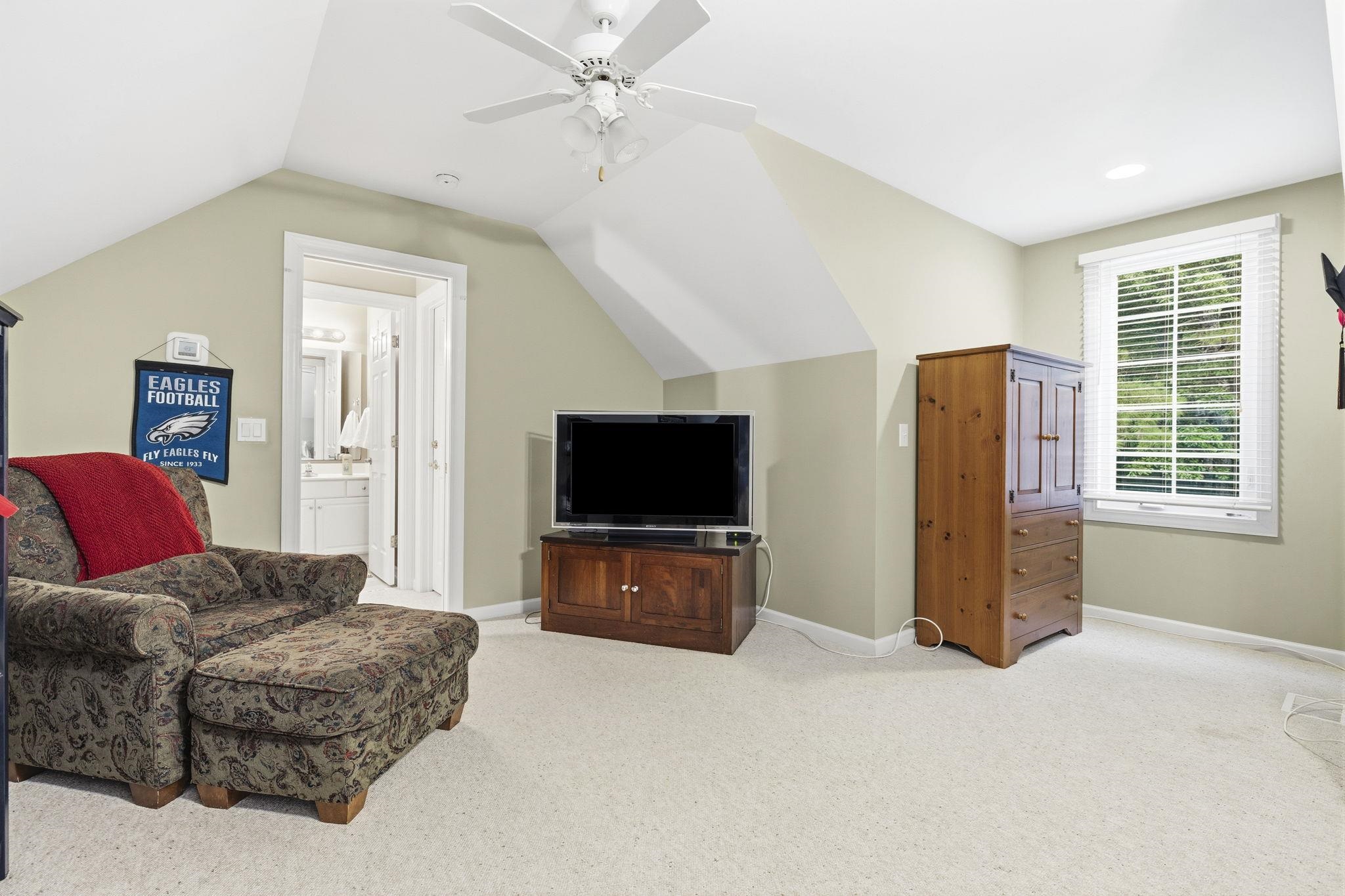 37 Highwood Circle Property Photo 35