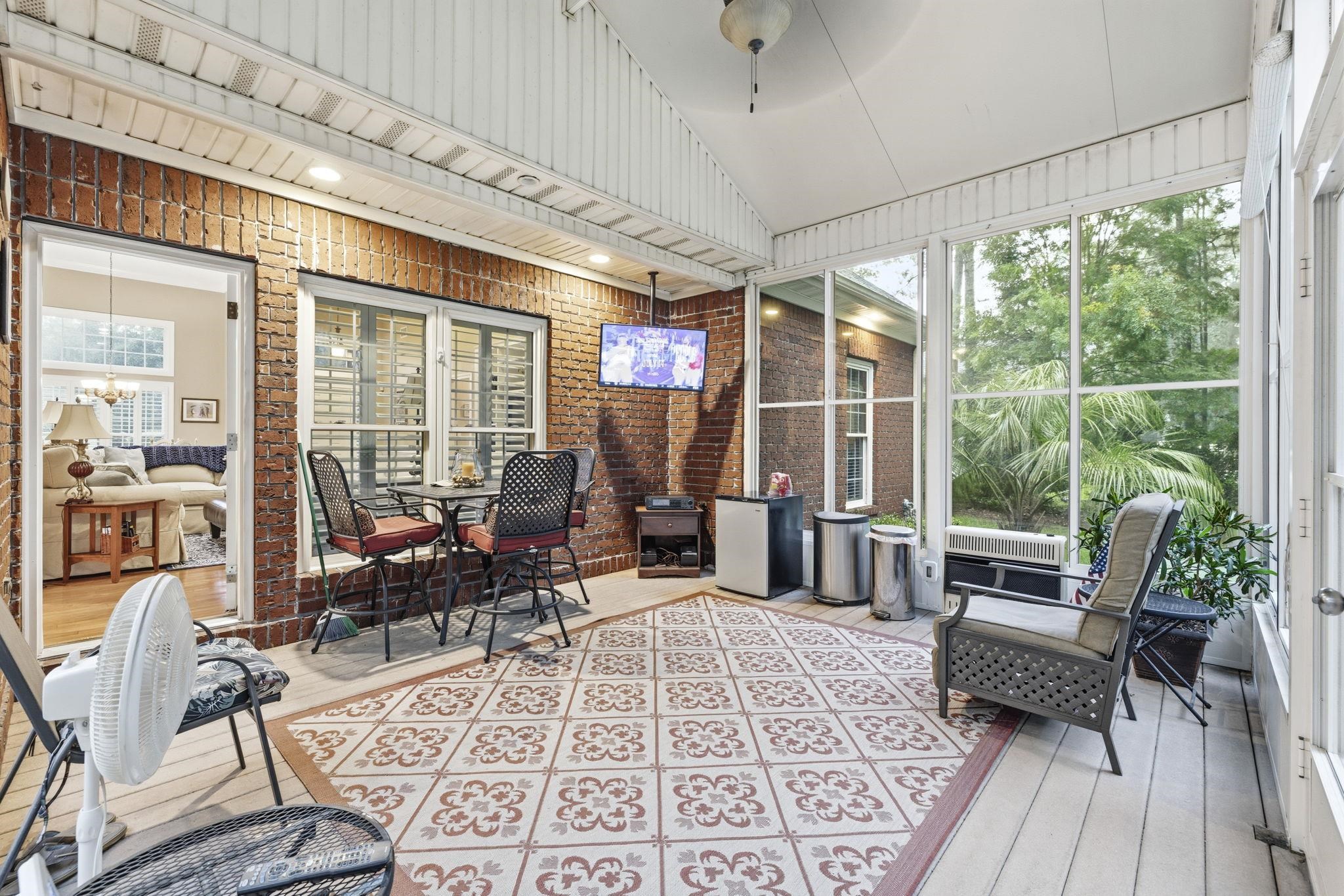37 Highwood Circle Property Photo 41