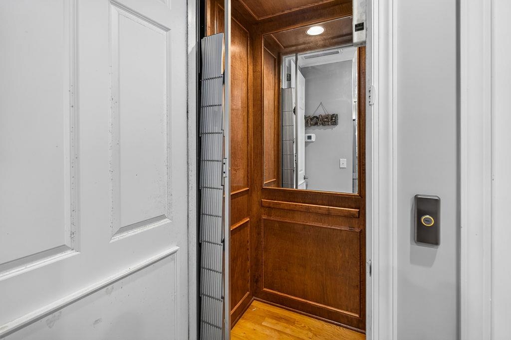 335 Old Carriage Loop Property Photo 5