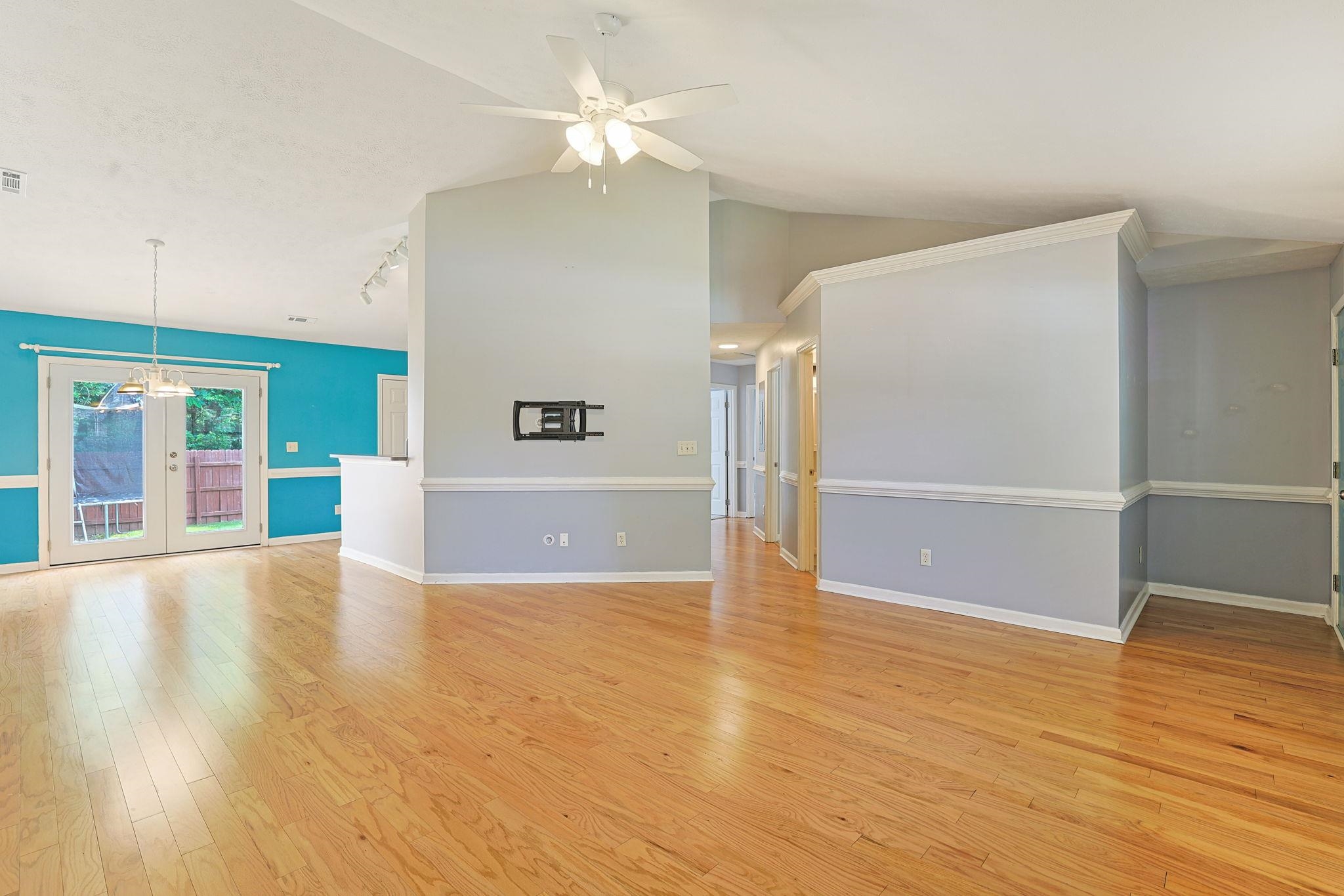 3648 Eagle Trace Dr. Property Photo 3