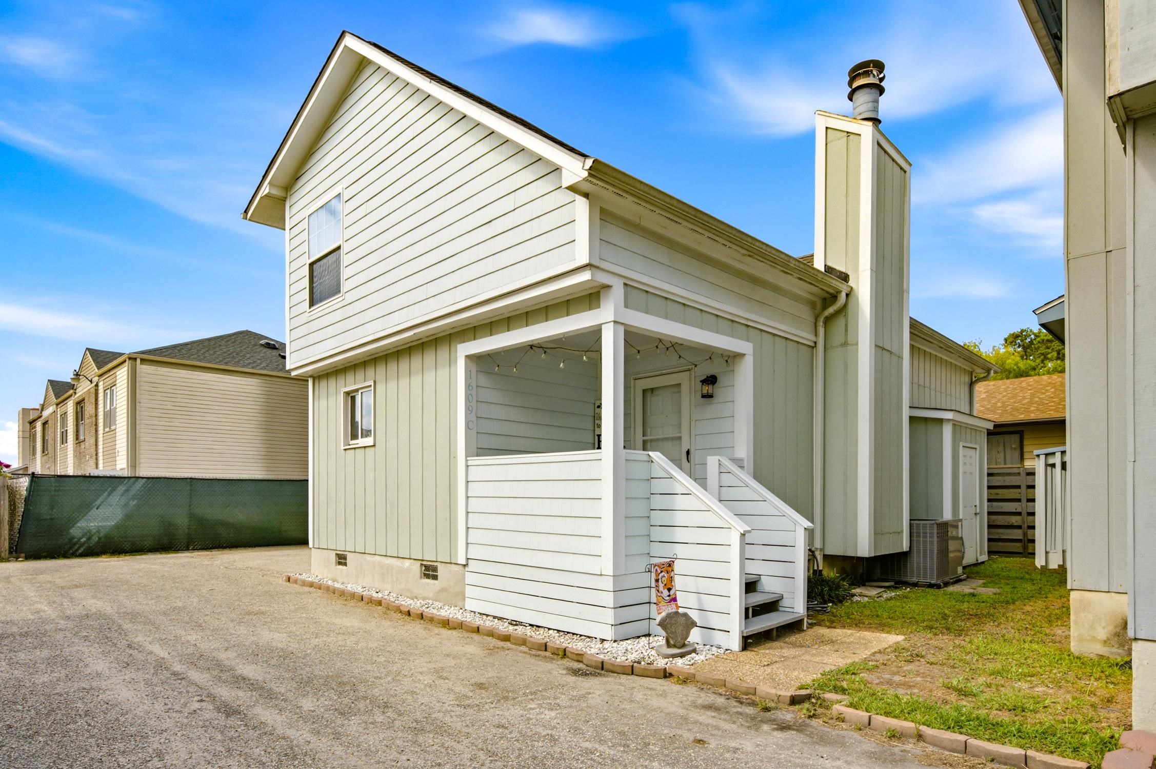 1609-C Edge Dr. Property Photo 1