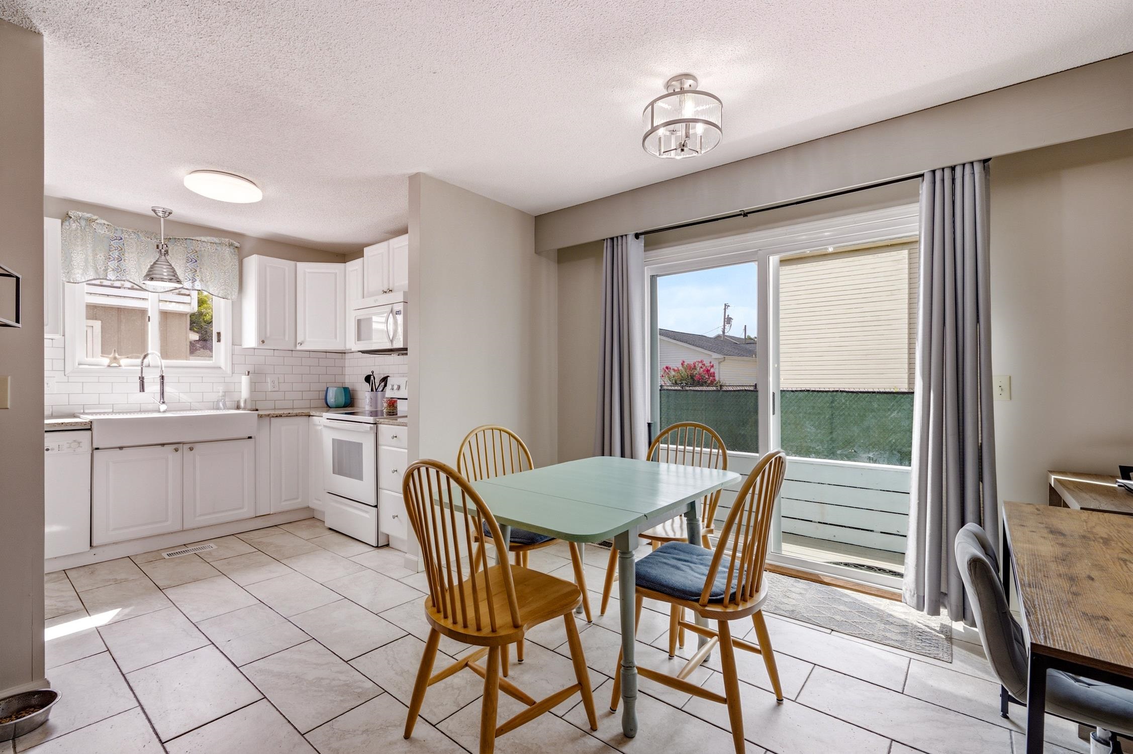 1609-c Edge Dr. Property Photo 5