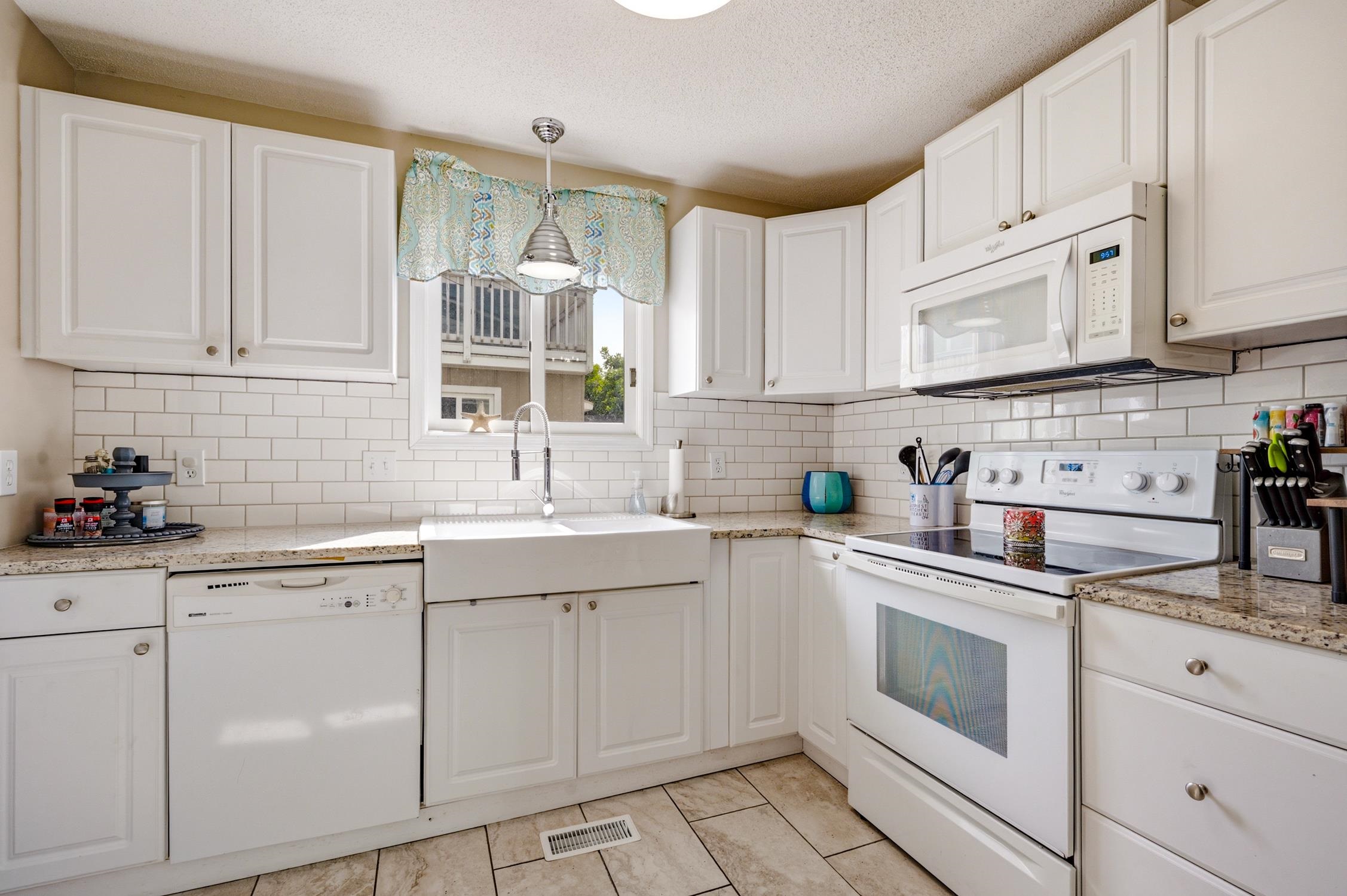 1609-c Edge Dr. Property Photo 7
