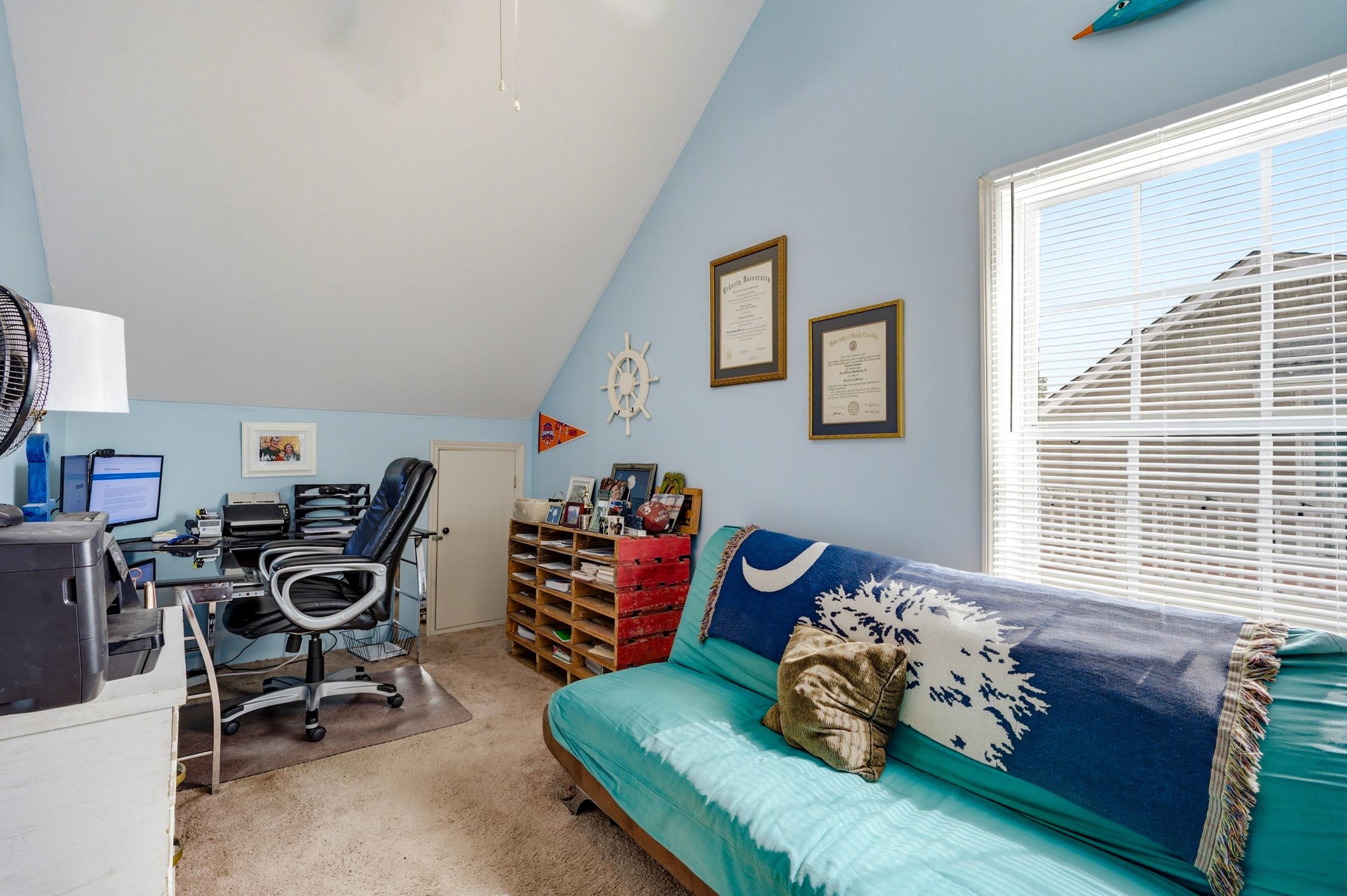 1609-c Edge Dr. Property Photo 17