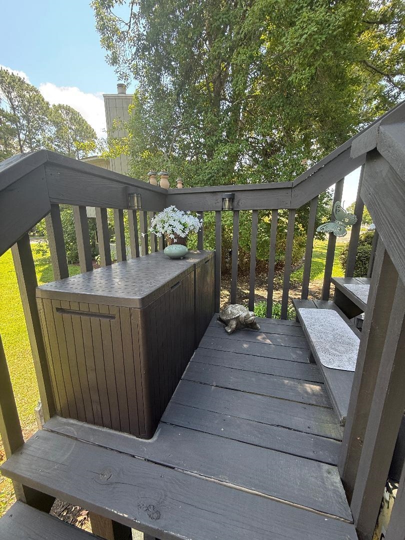 407 Tree Top Ct. Property Photo 2
