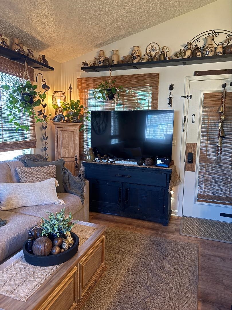 407 Tree Top Ct. Property Photo 5