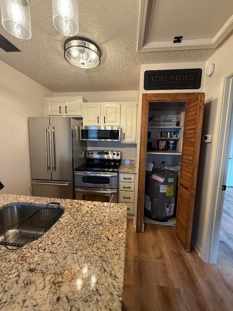 407 Tree Top Ct. Property Photo 13